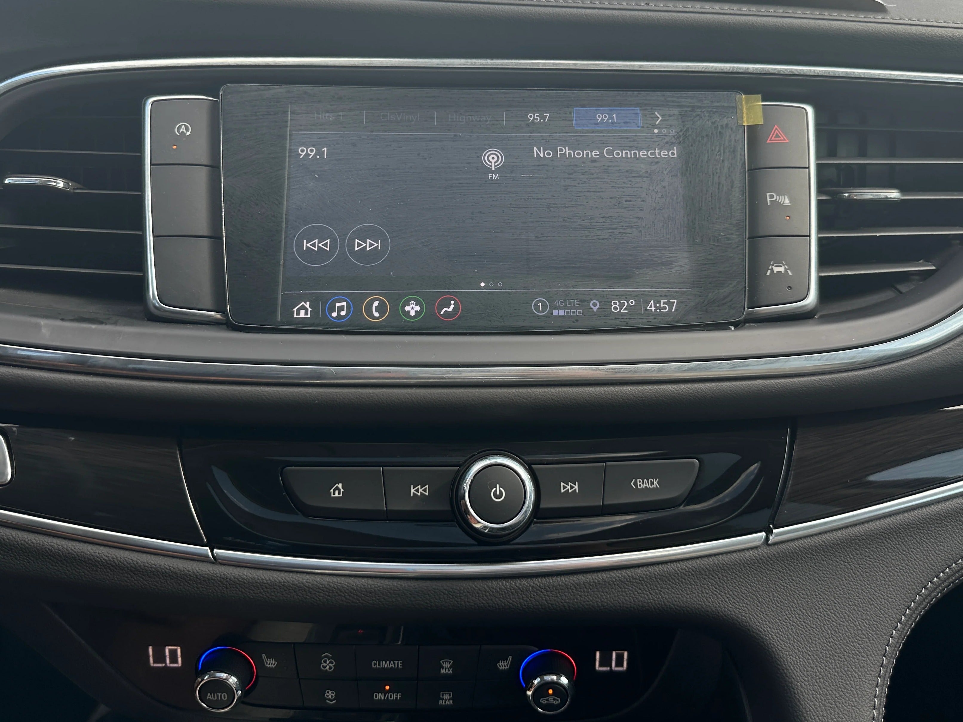 2024 Buick Enclave Essence 3