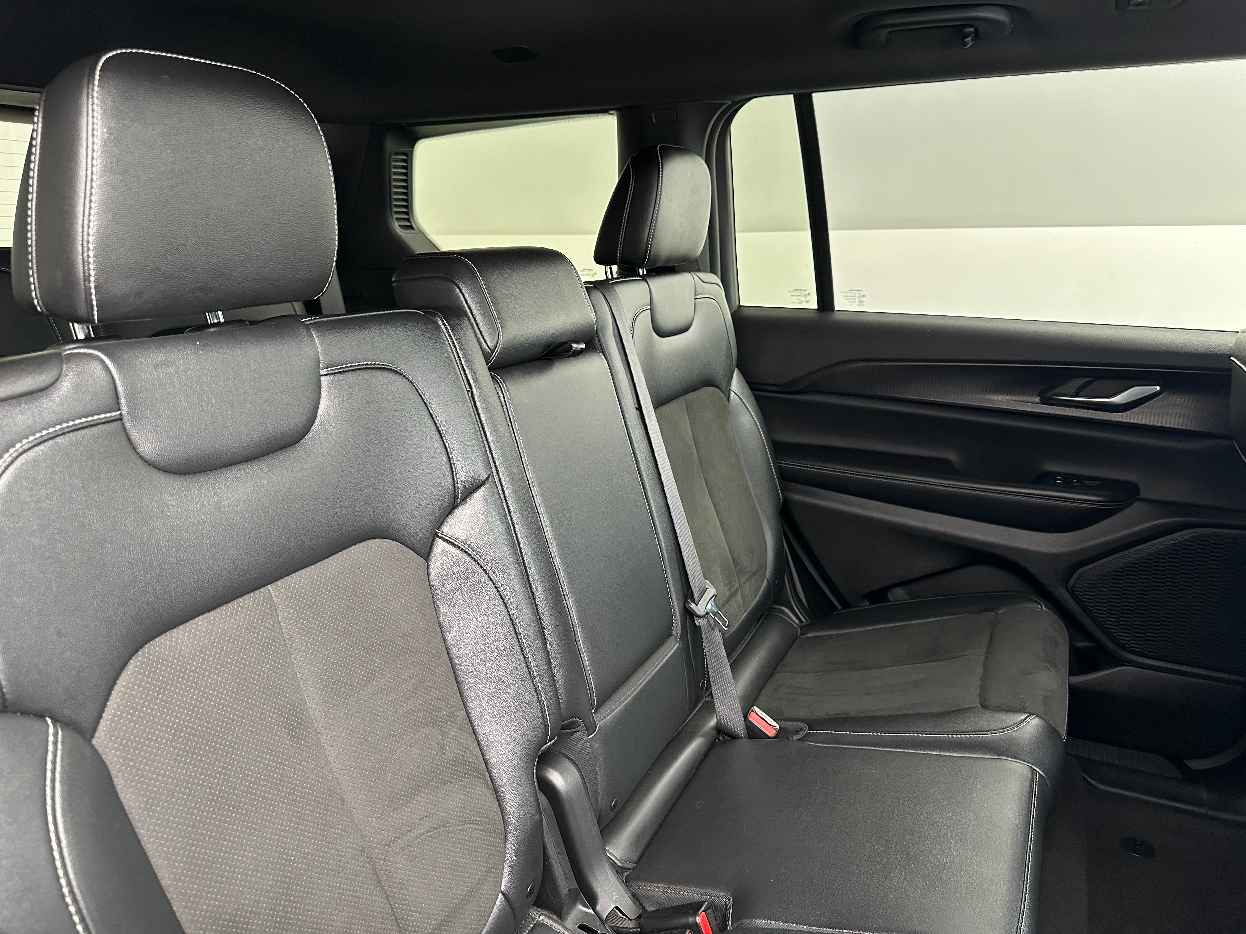 2023 Jeep Grand Cherokee L Altitude 6