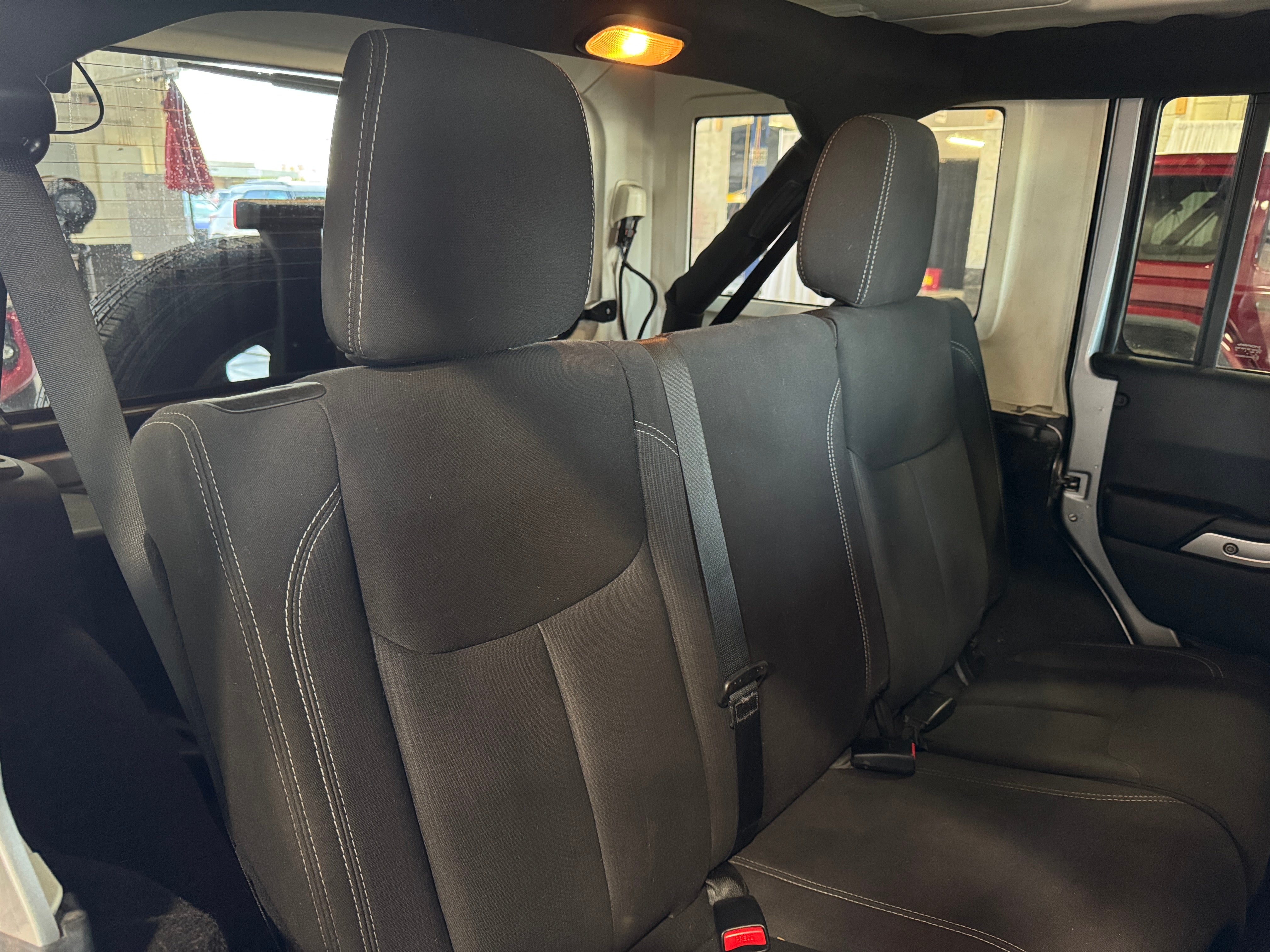 2013 Jeep Wrangler Unlimited Sahara 6