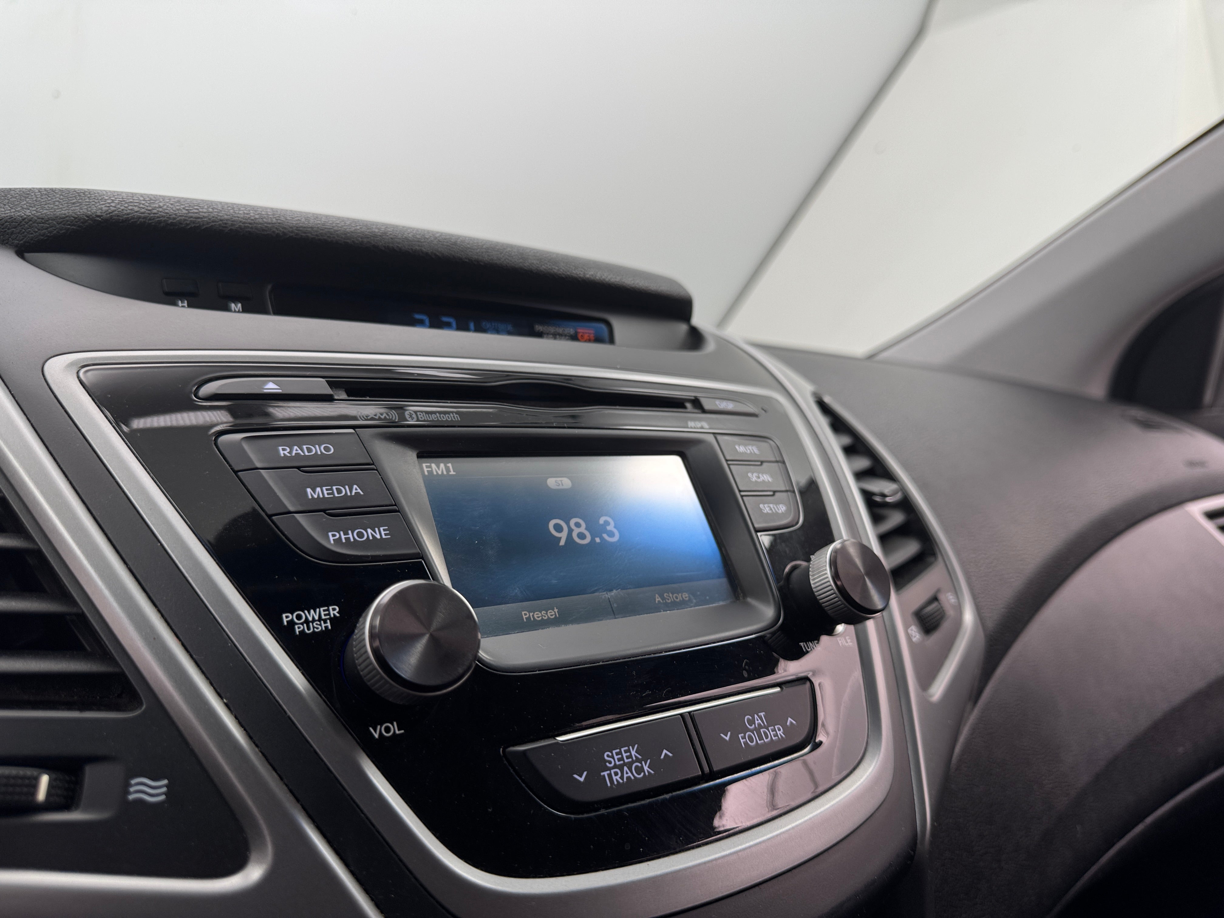 2014 Hyundai Elantra Limited Edition 3