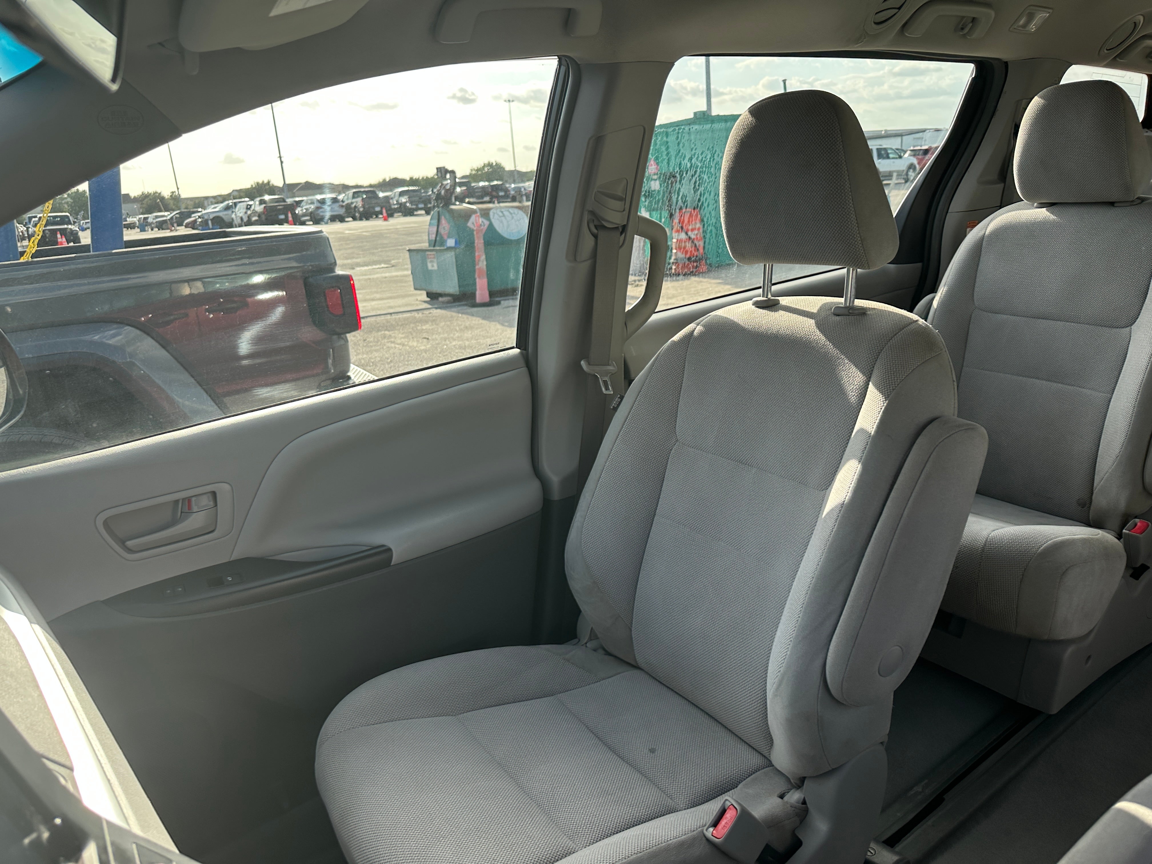 2017 Toyota Sienna L 2