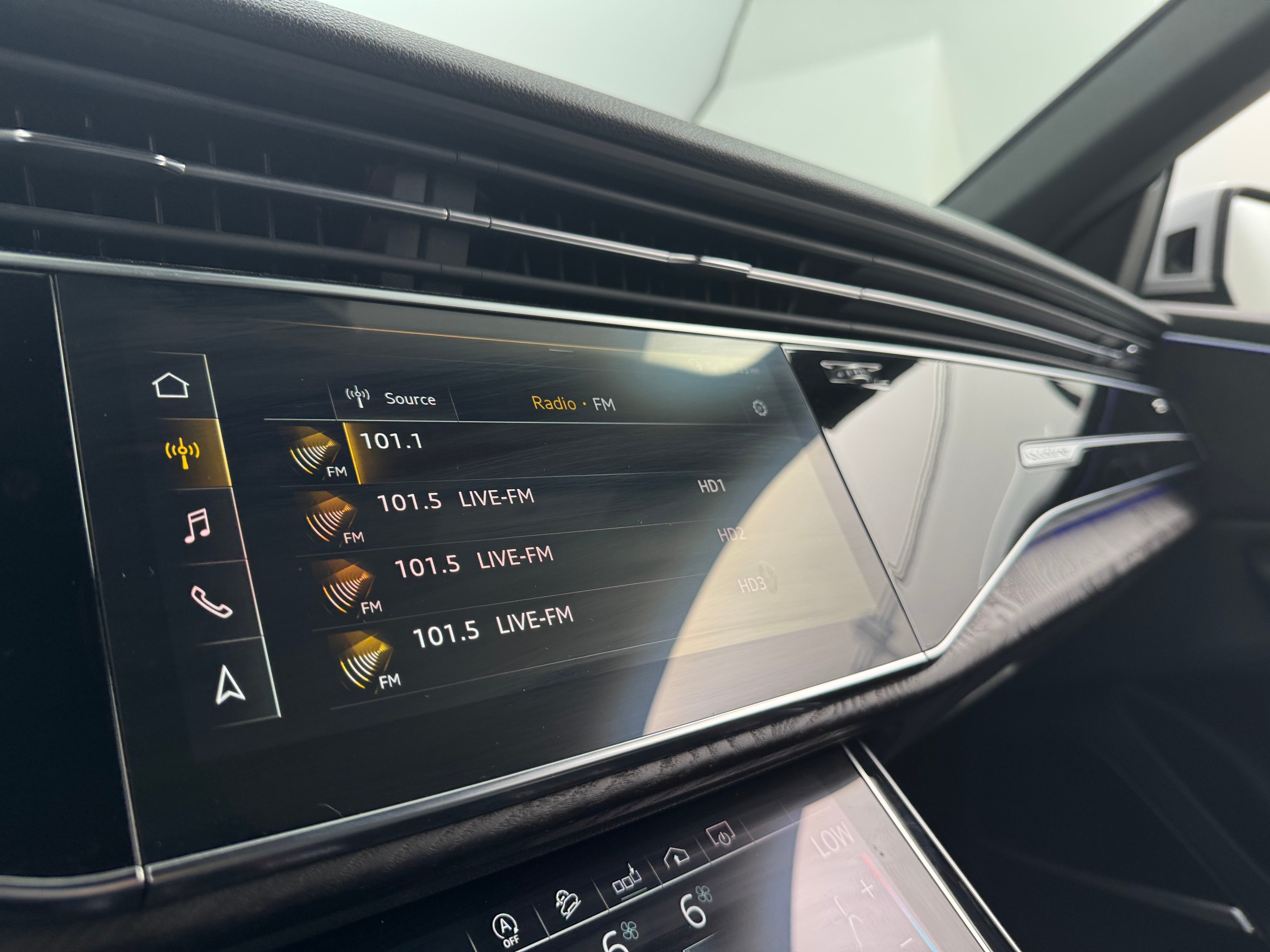 Thumbnail: 2020 Audi Q8 - 3