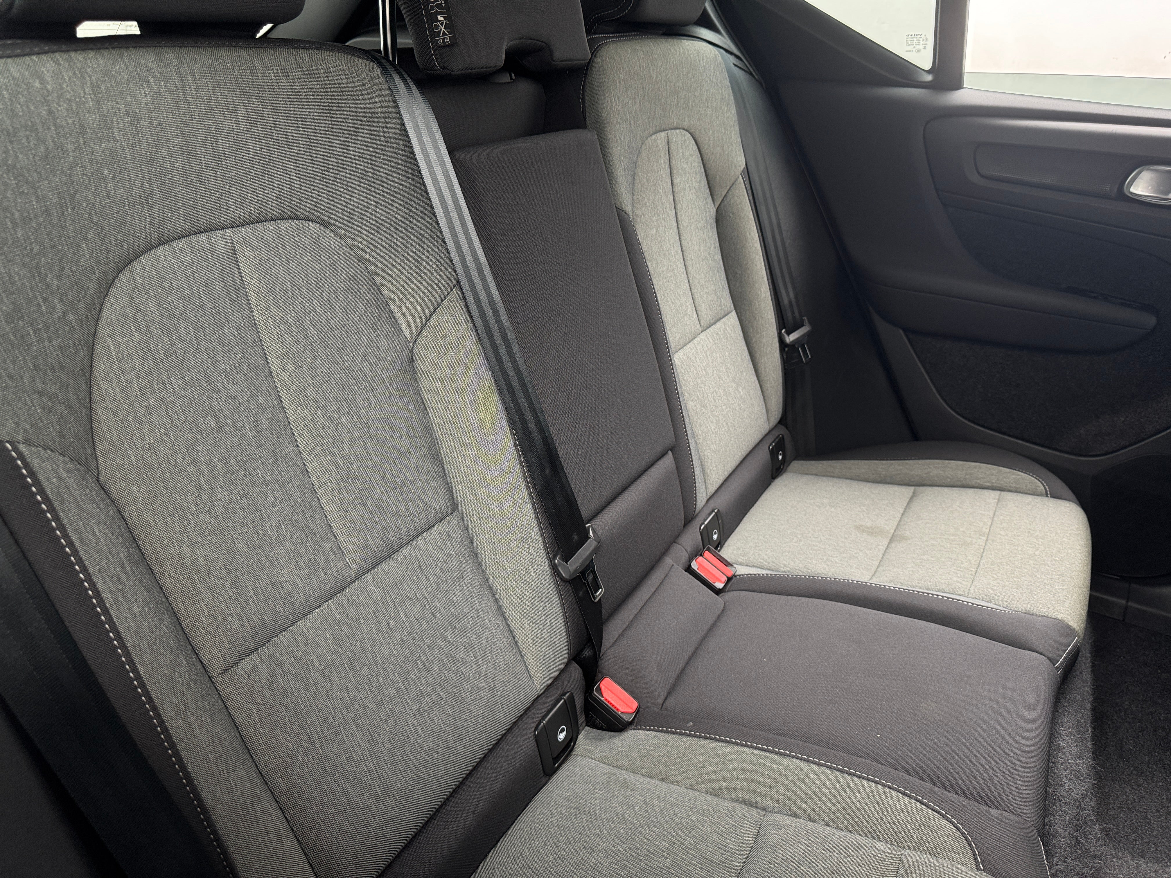 2025 Volvo XC40 B5 Core 6