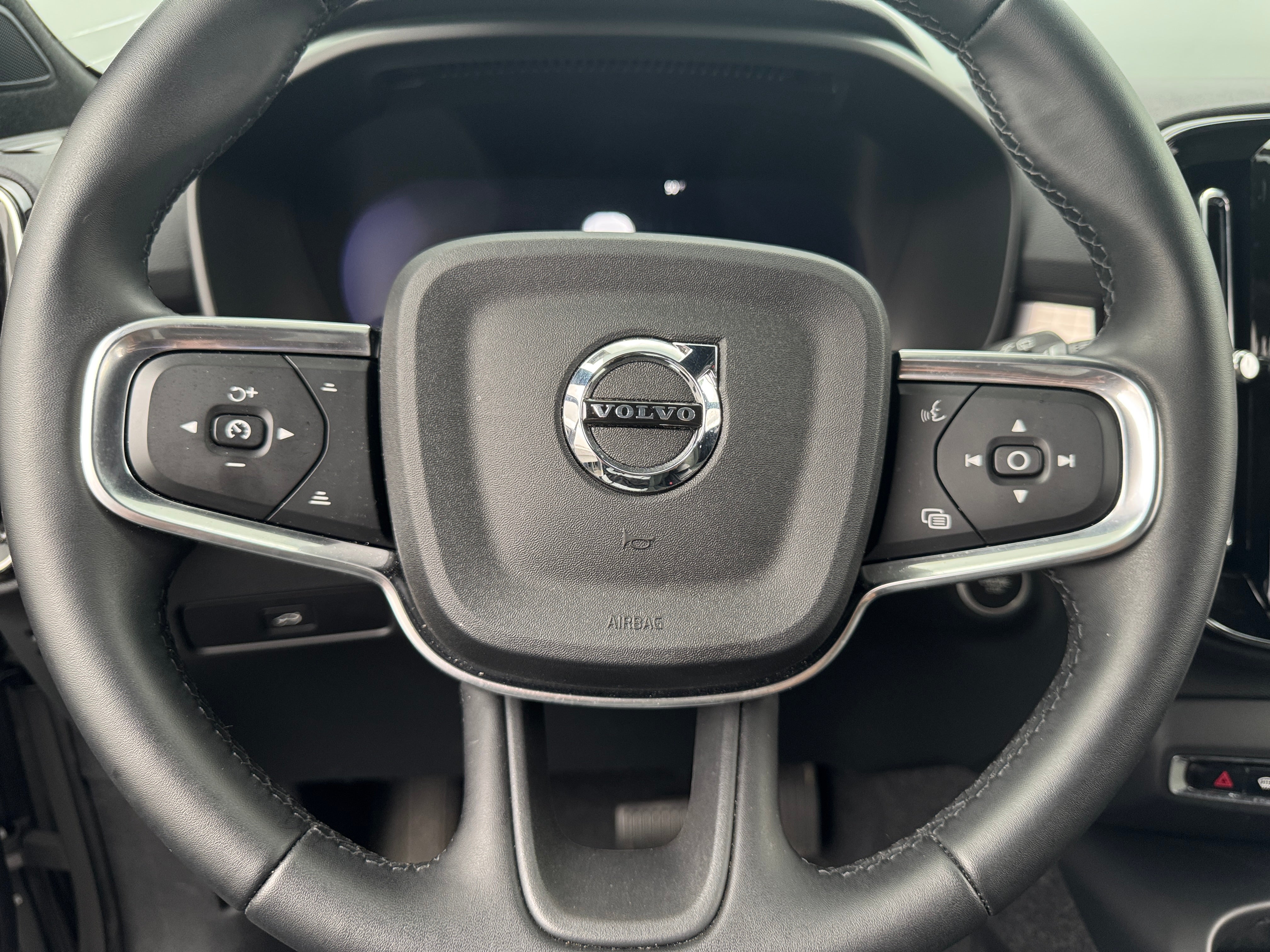 2025 Volvo XC40 B5 Core 5
