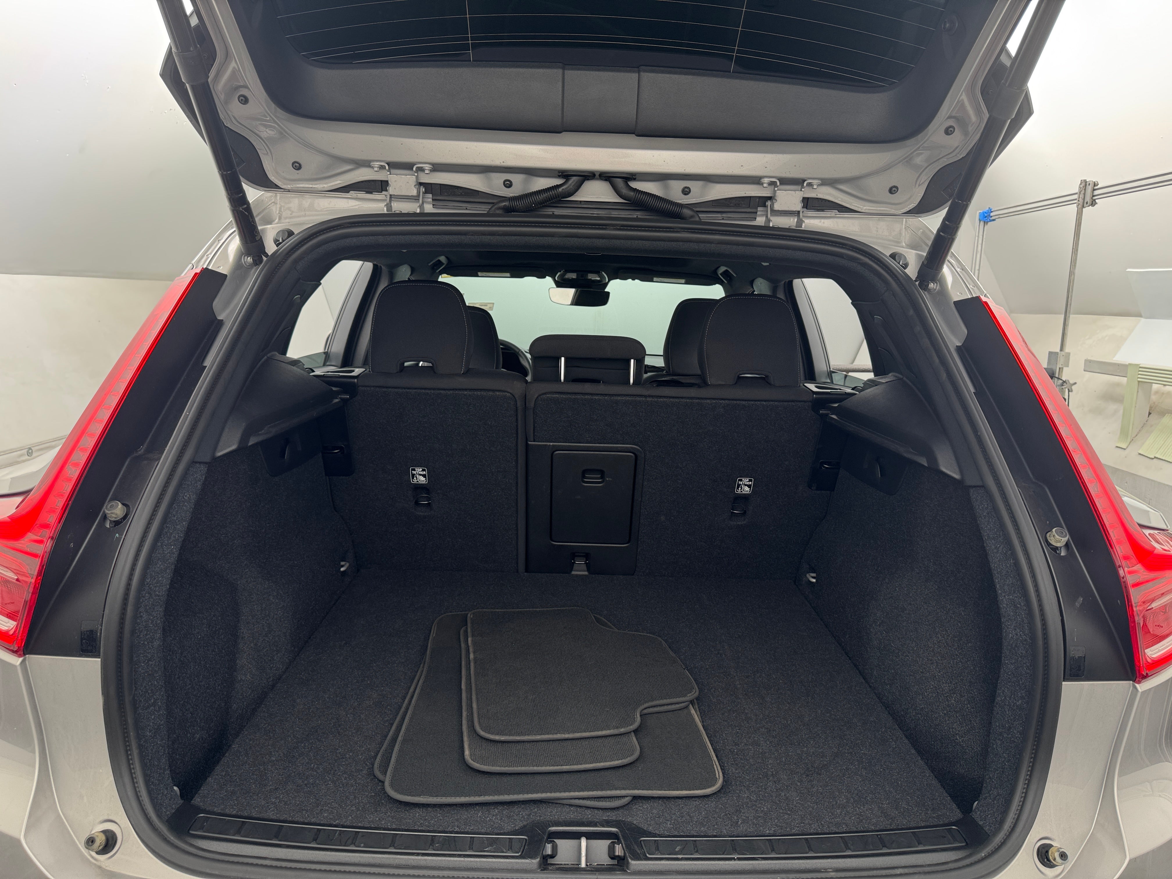 2025 Volvo XC40 B5 Core 7