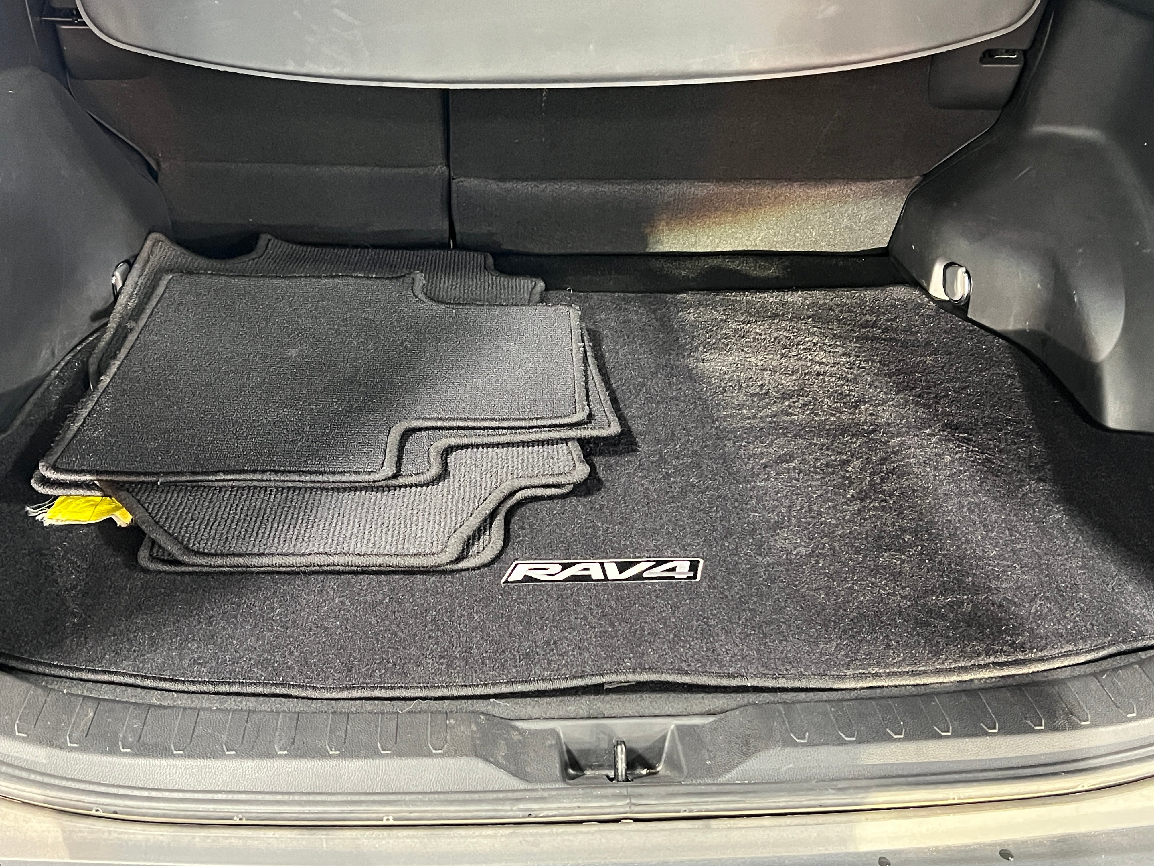 Thumbnail: 2019 Toyota RAV4 - 6