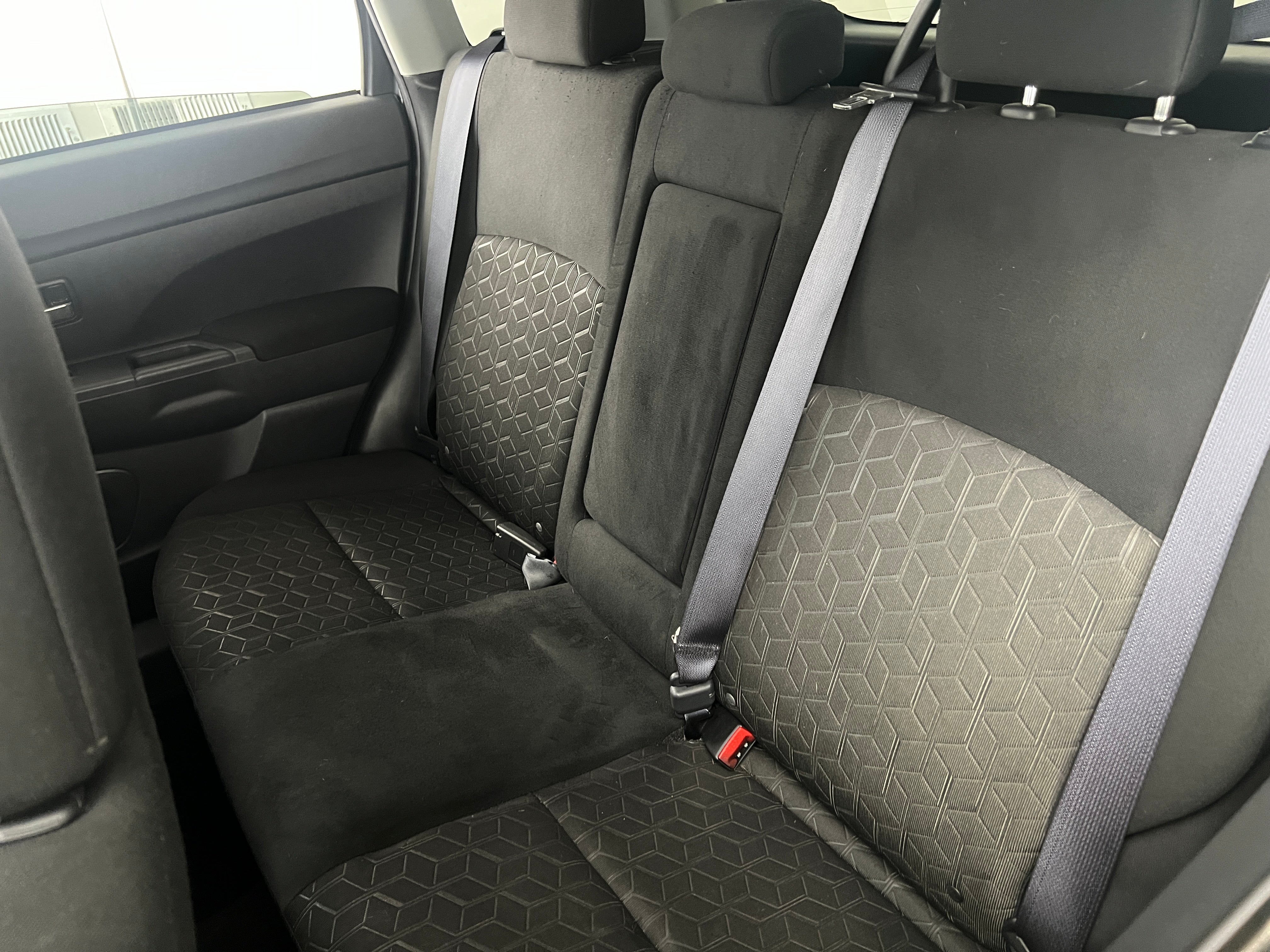 2024 Mitsubishi Outlander Sport ES 6
