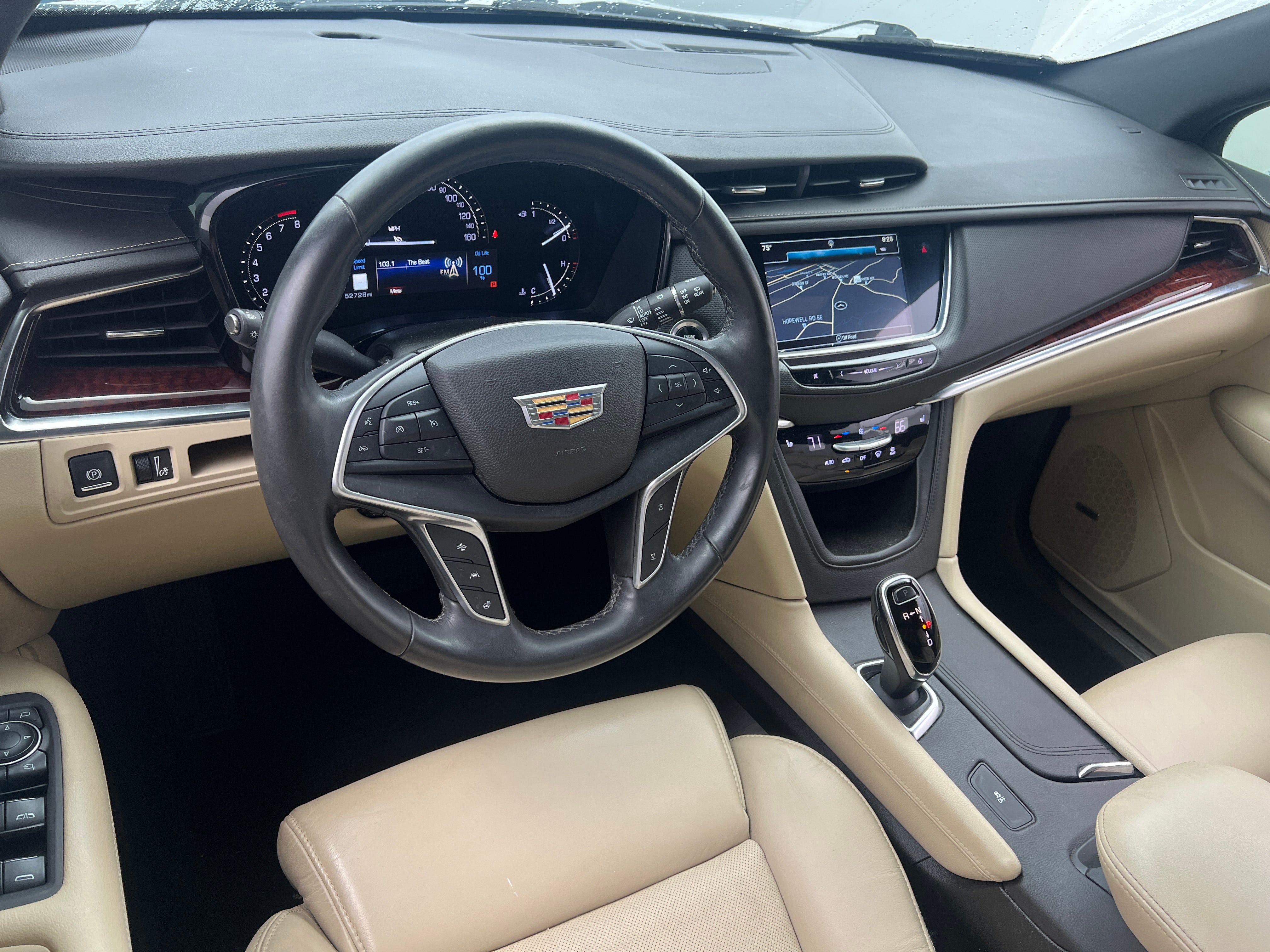 2017 Cadillac XT5 Luxury 2