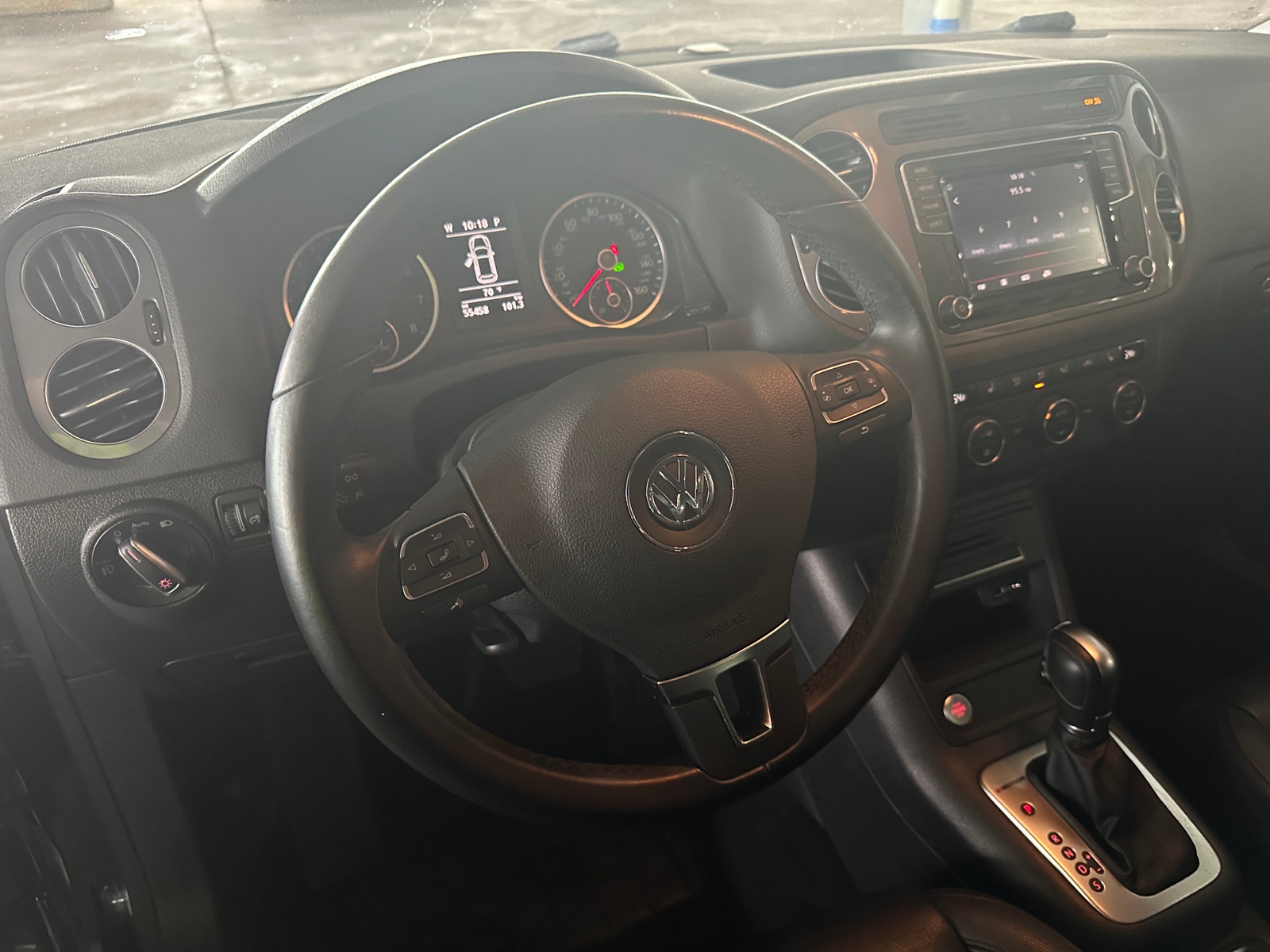 Thumbnail: 2017 Volkswagen Tiguan - 4