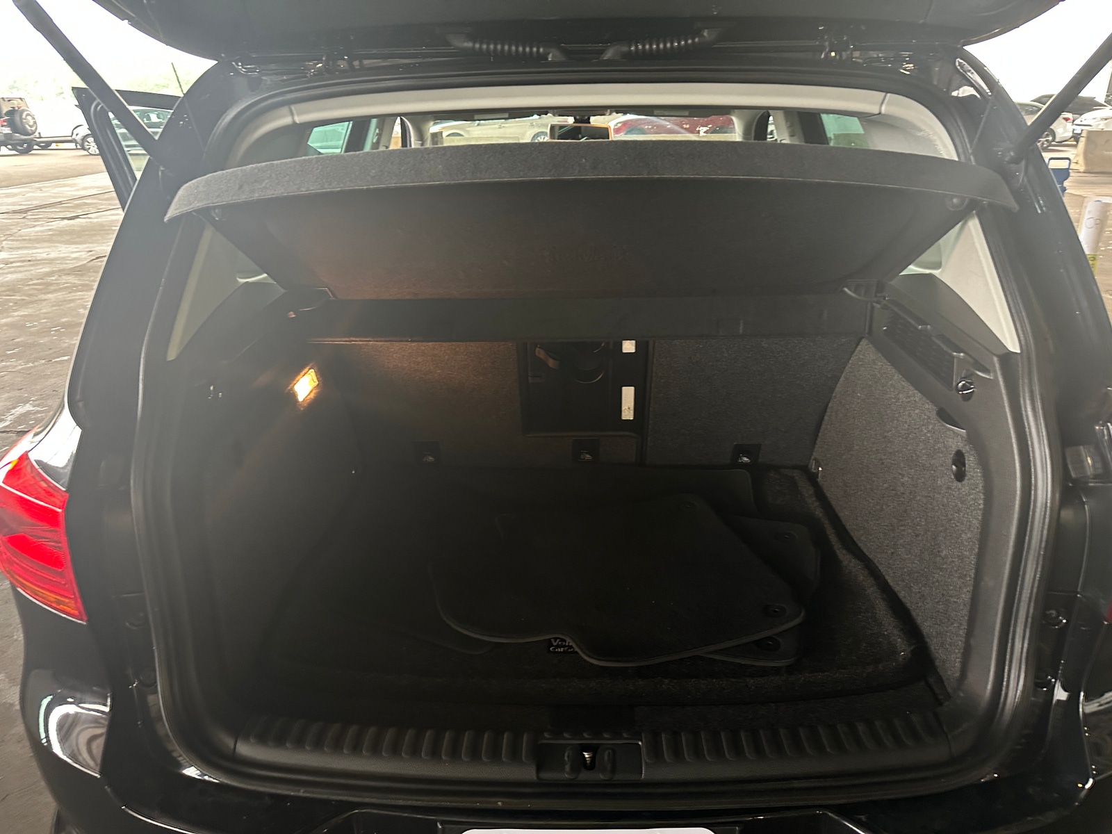 Thumbnail: 2017 Volkswagen Tiguan - 6
