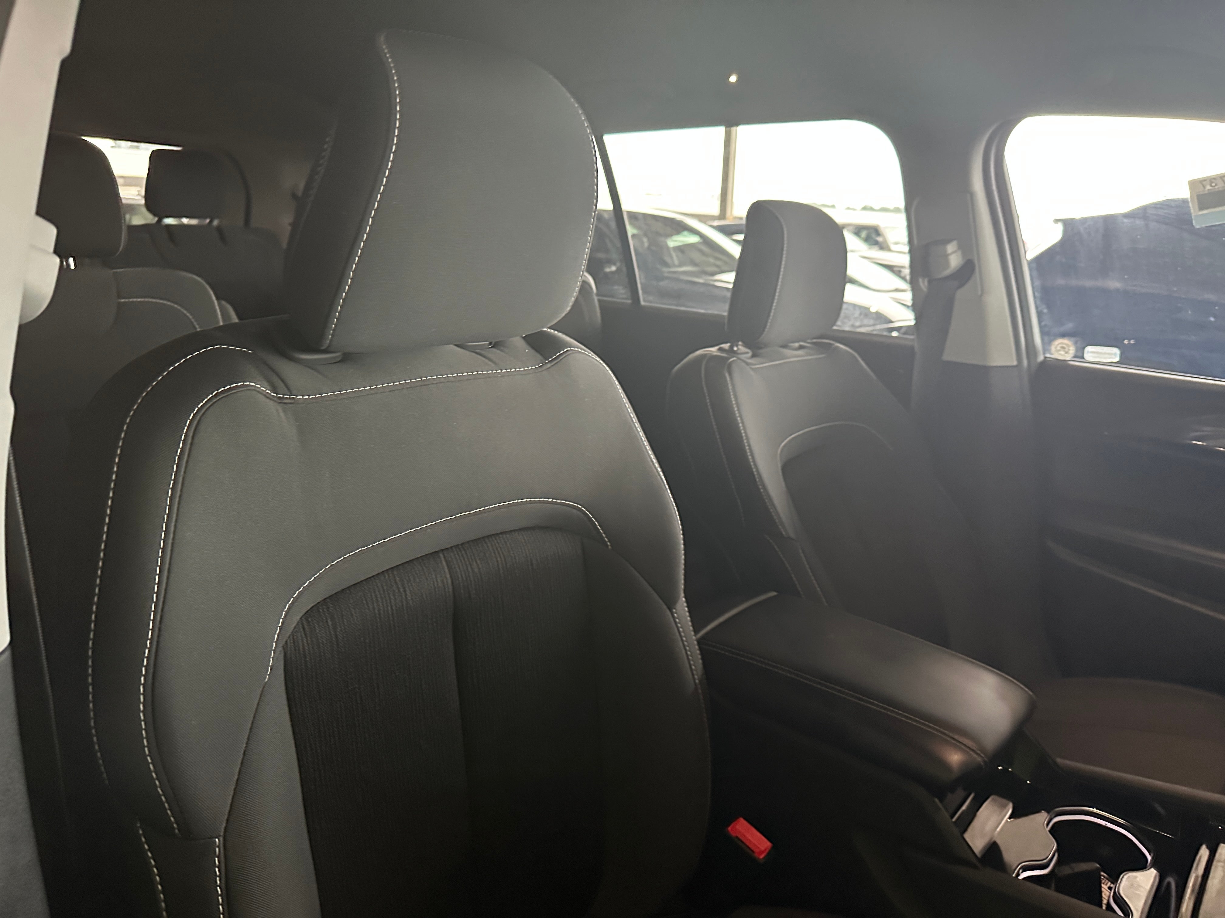 2022 Jeep Grand Cherokee L Laredo 2