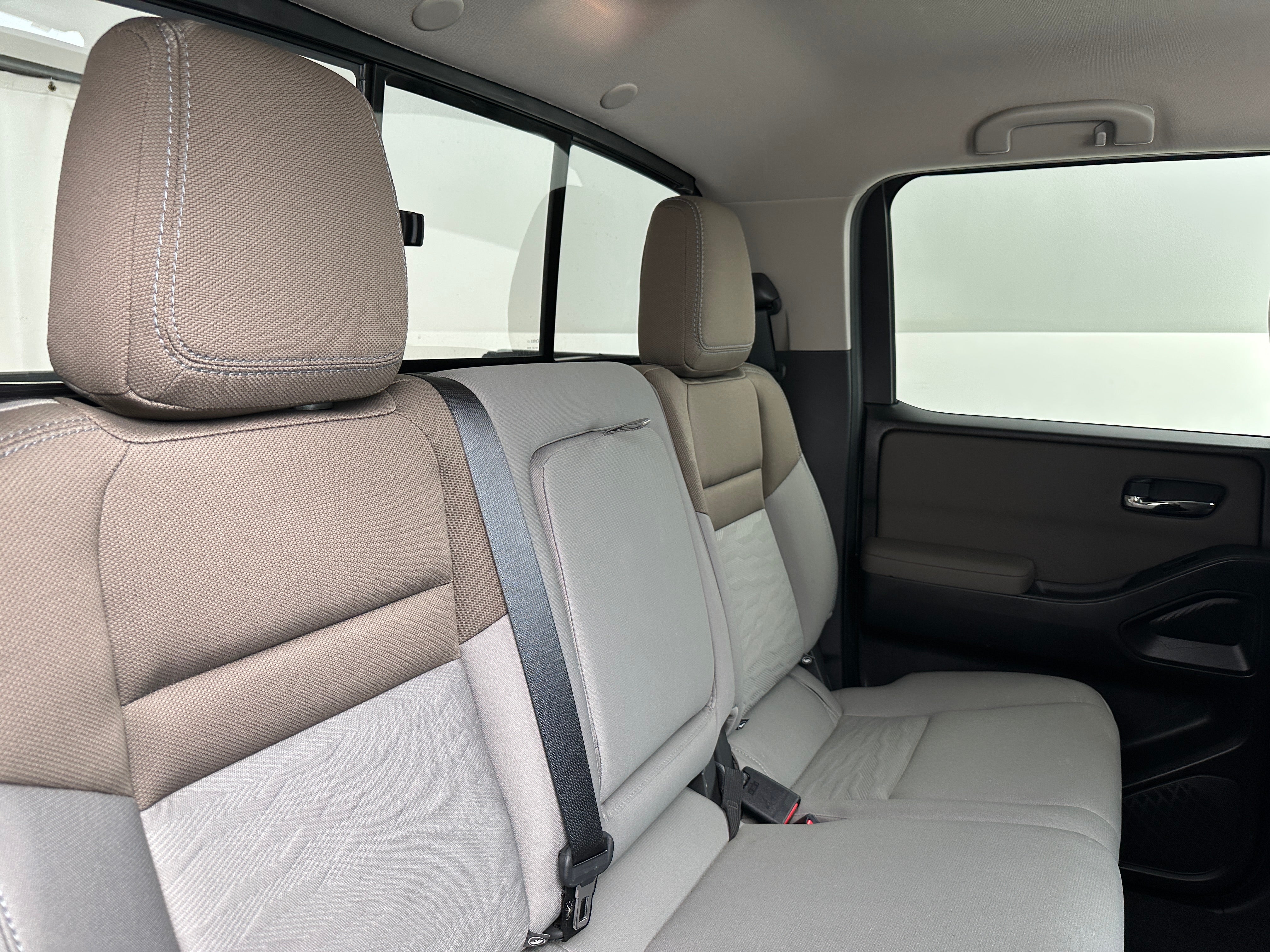 2022 Nissan Frontier SV 6