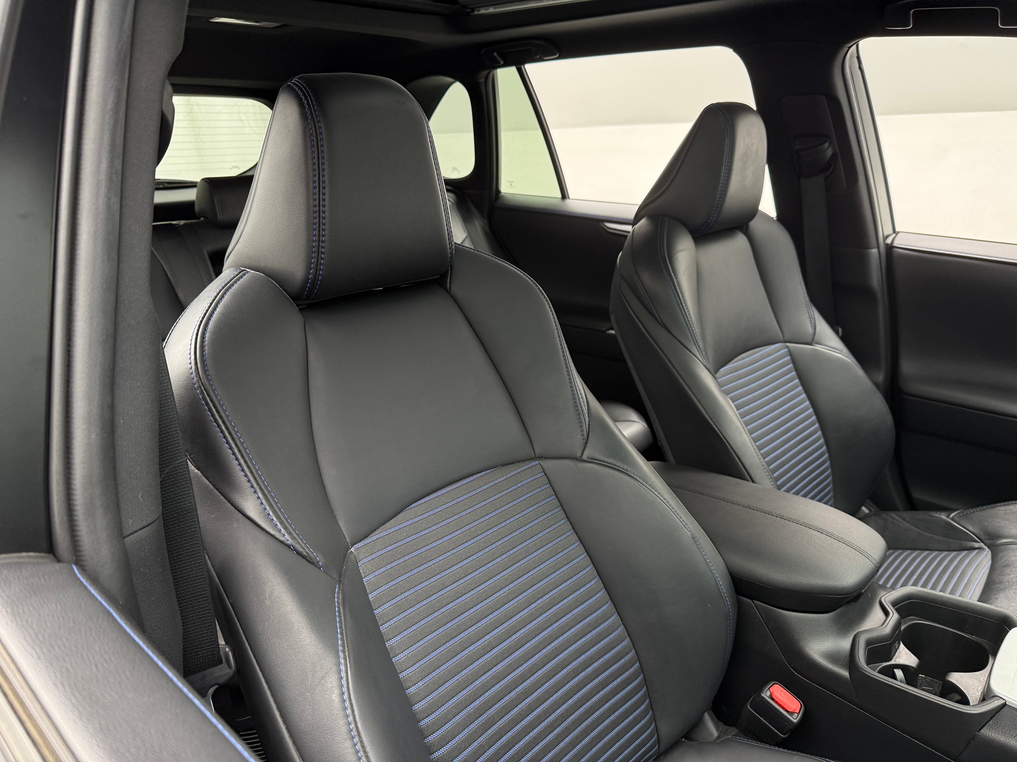 2021 Toyota RAV4 XSE 2