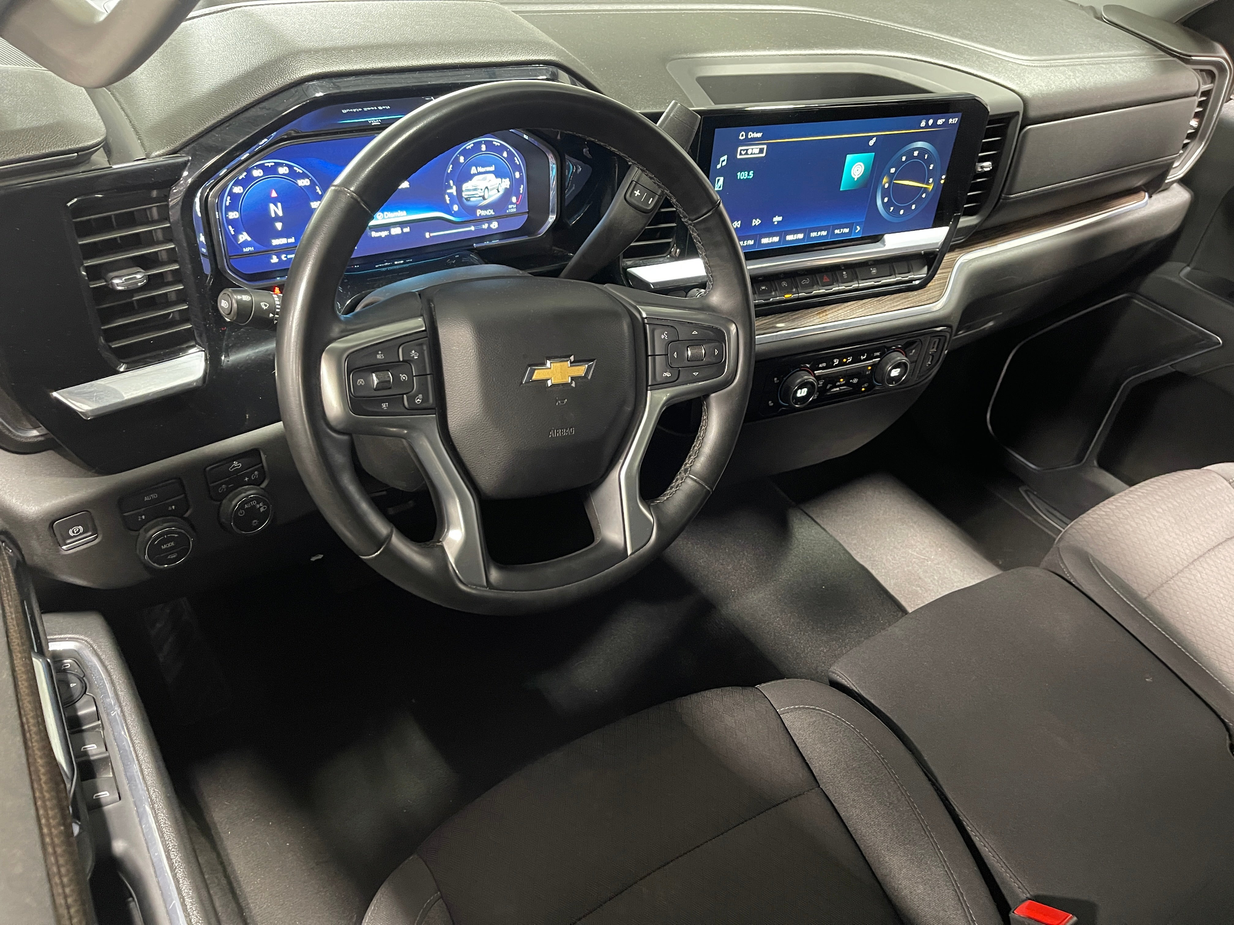 2023 Chevrolet Silverado 1500 LT 3