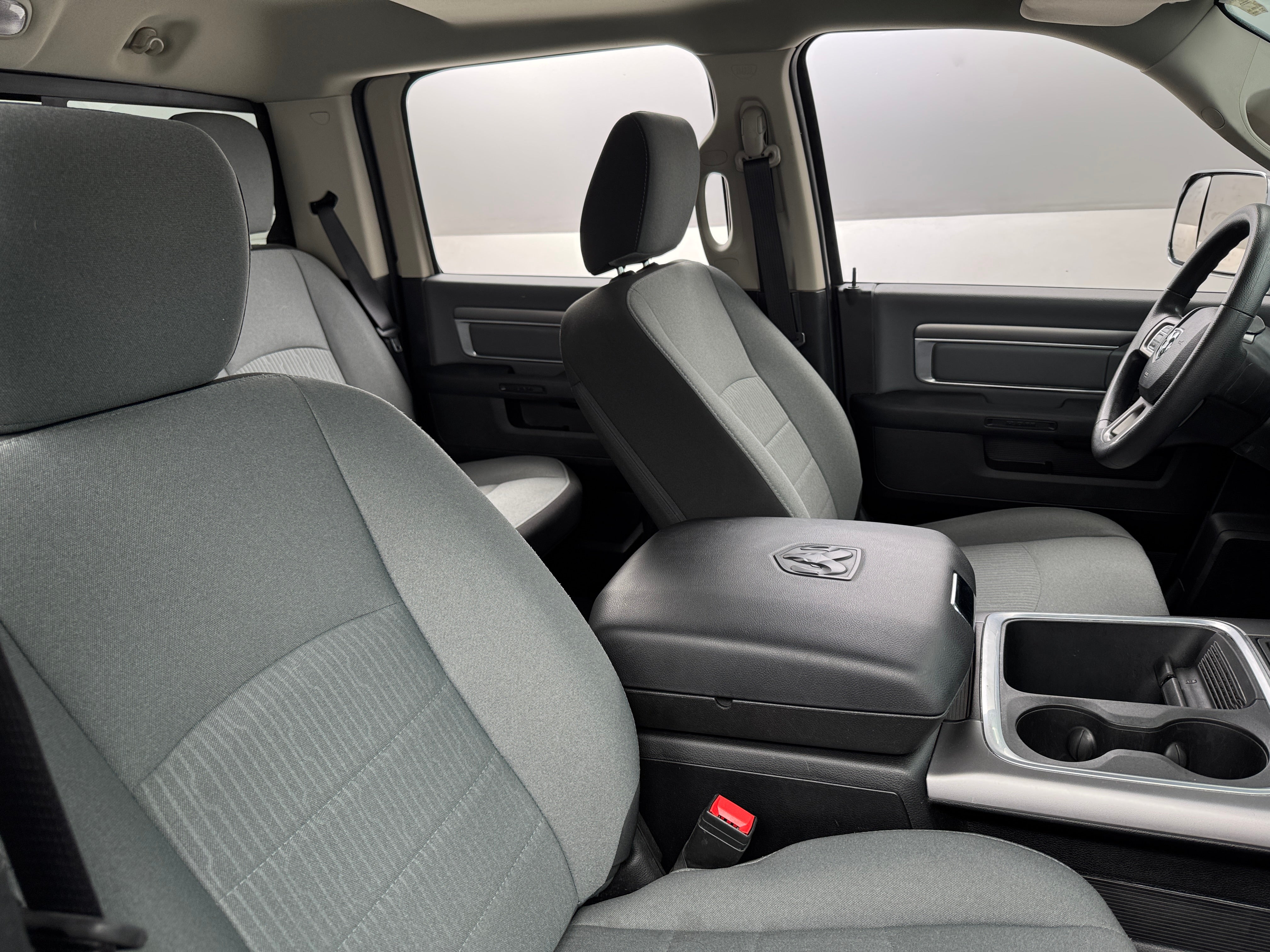 2023 RAM 1500 Classic SLT 2