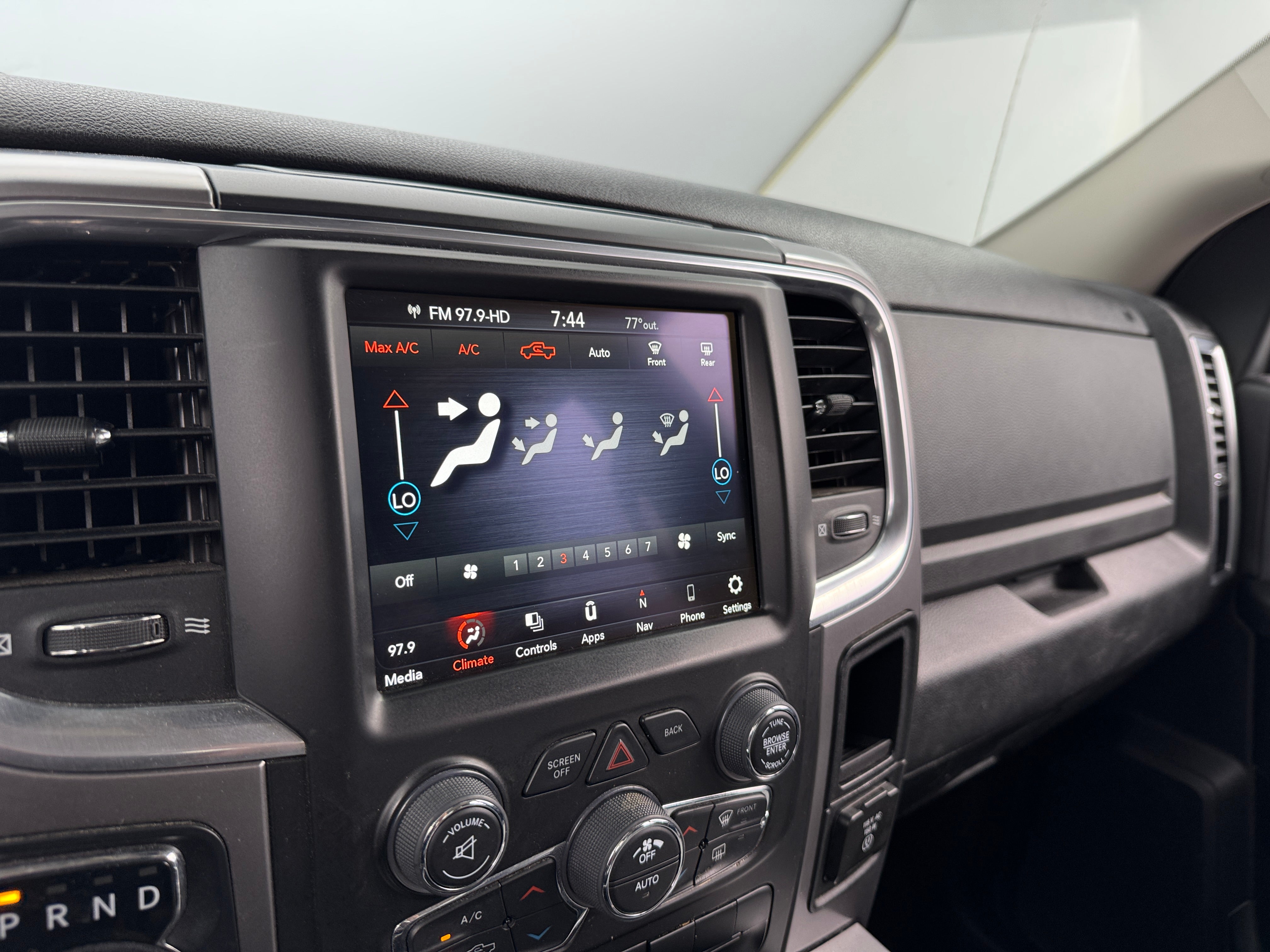 2023 RAM 1500 Classic SLT 4