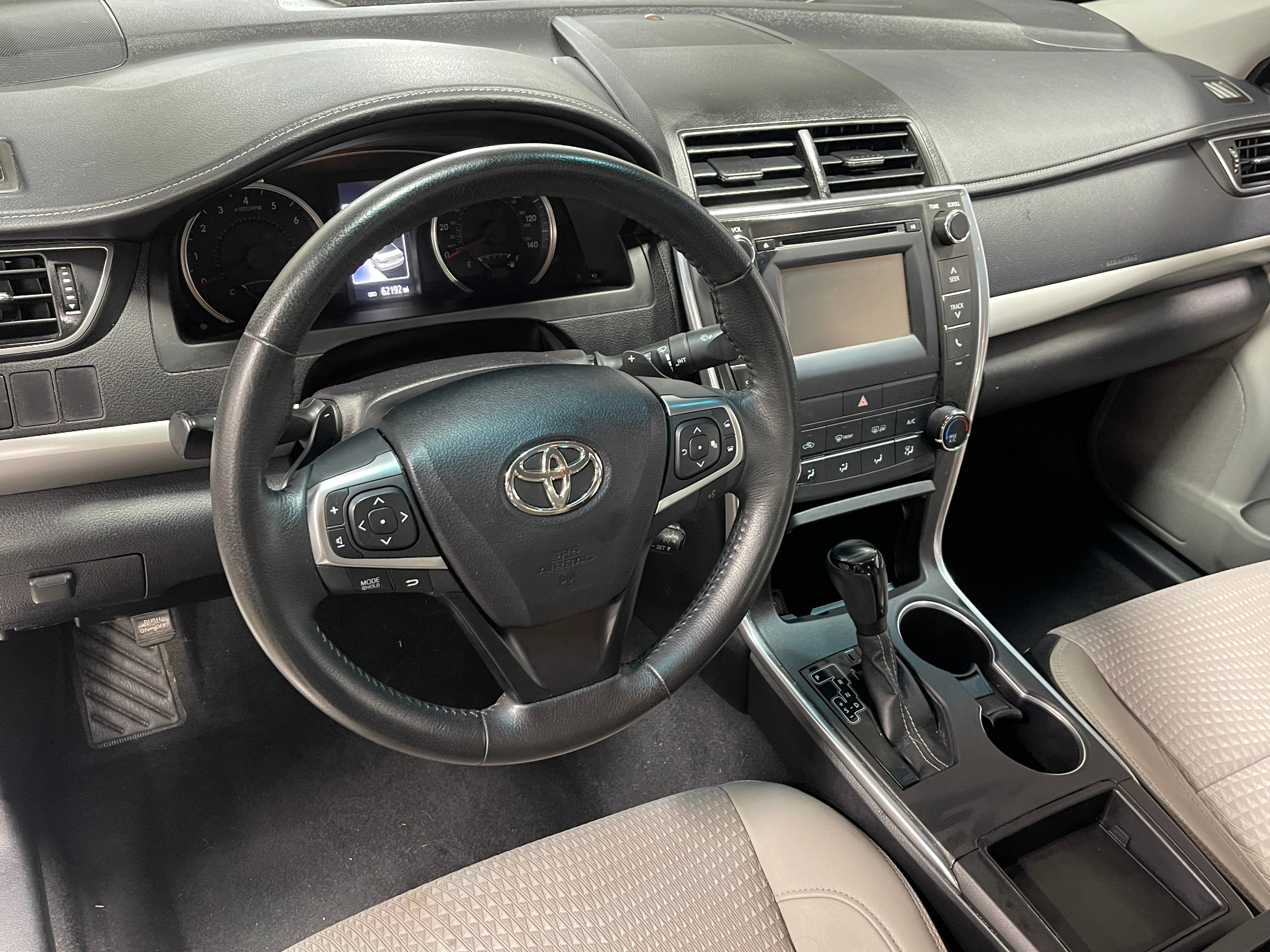 2015 Toyota Camry SE 3