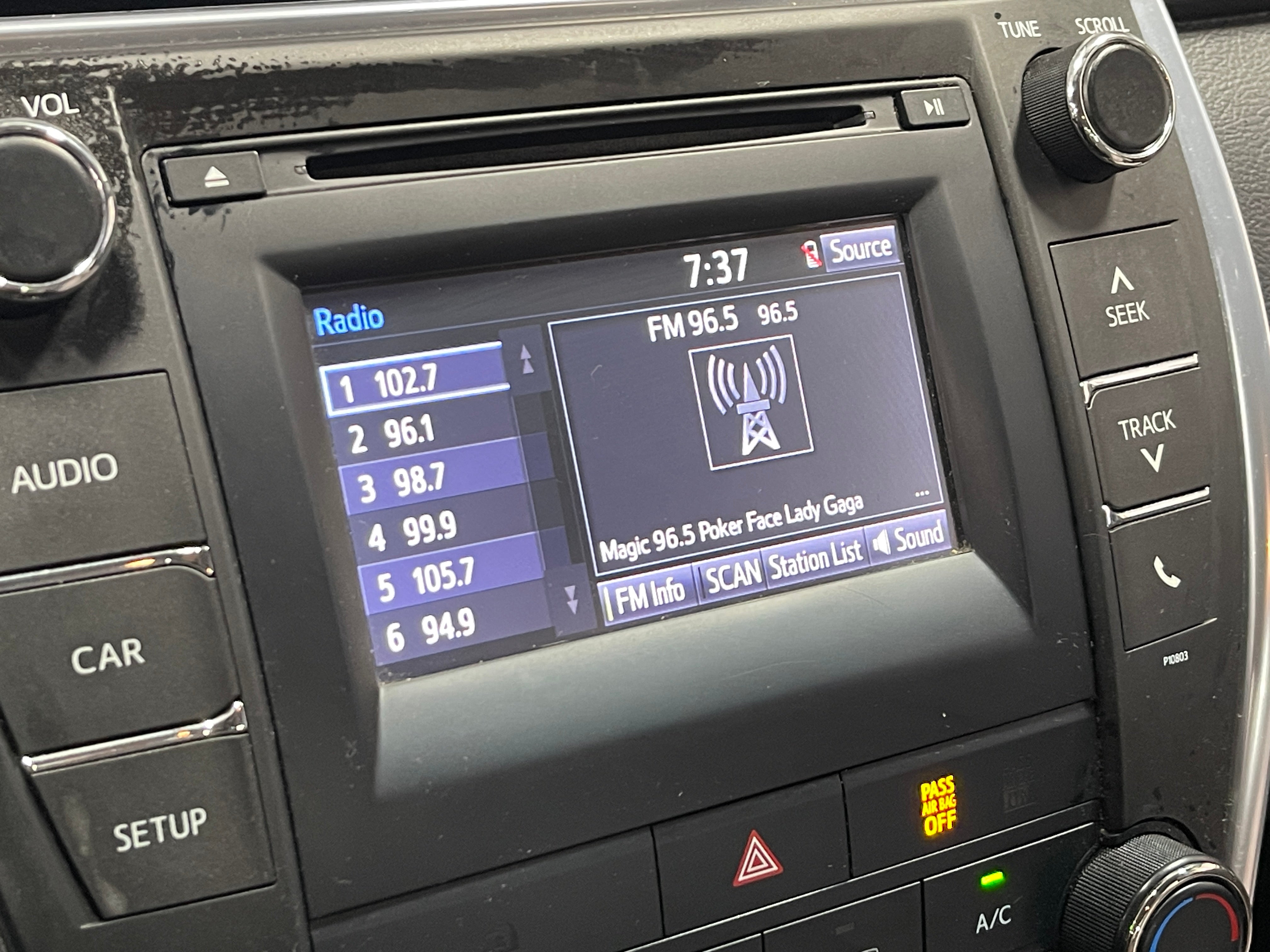 2015 Toyota Camry SE 4