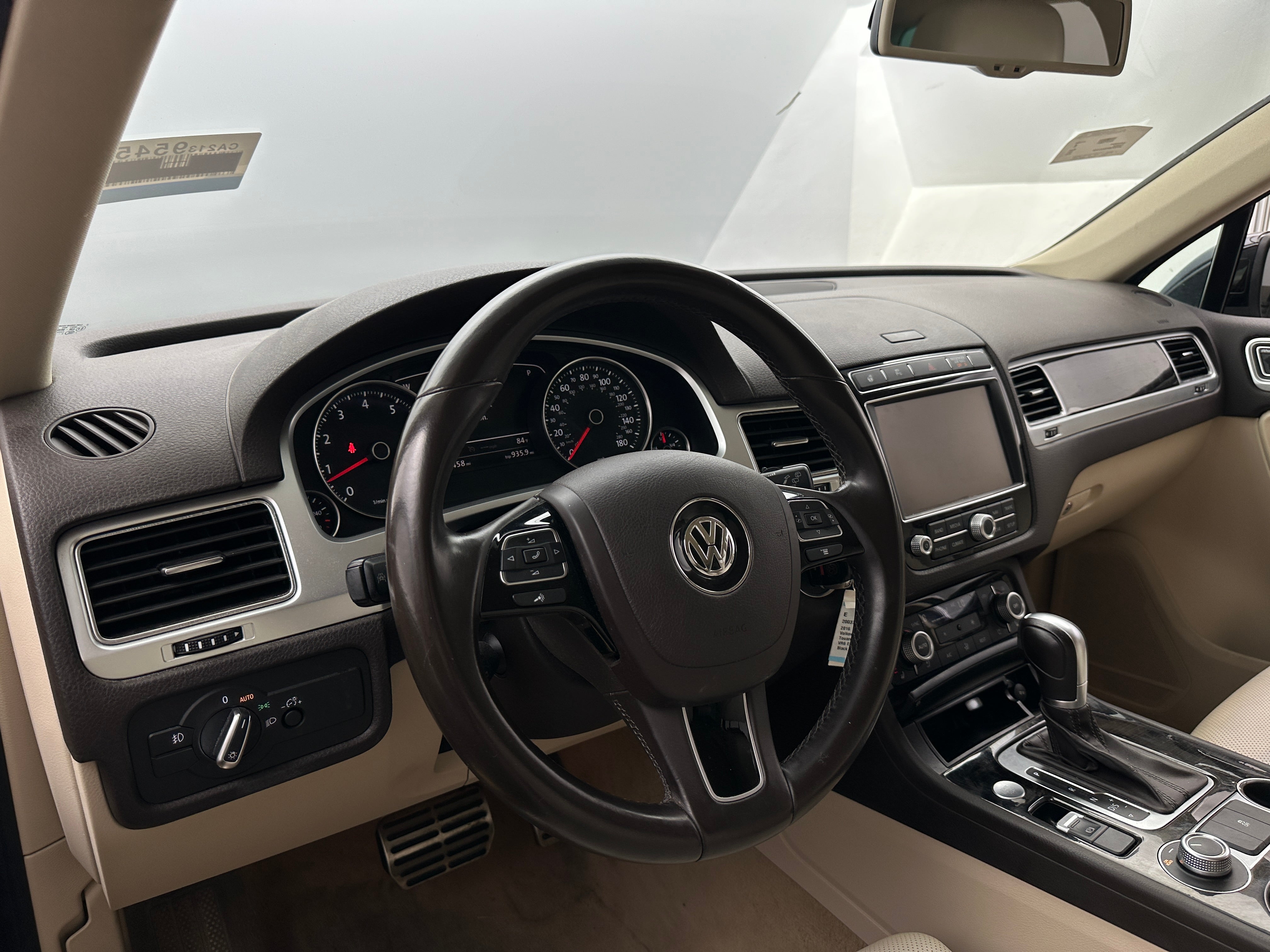 2016 Volkswagen Touareg Executive 2