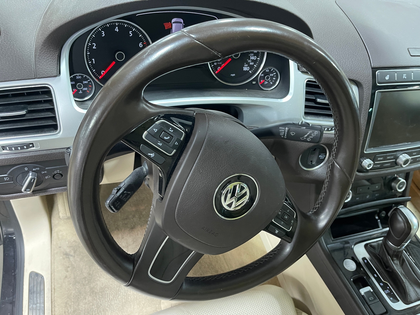 Thumbnail: 2016 Volkswagen Touareg - 4