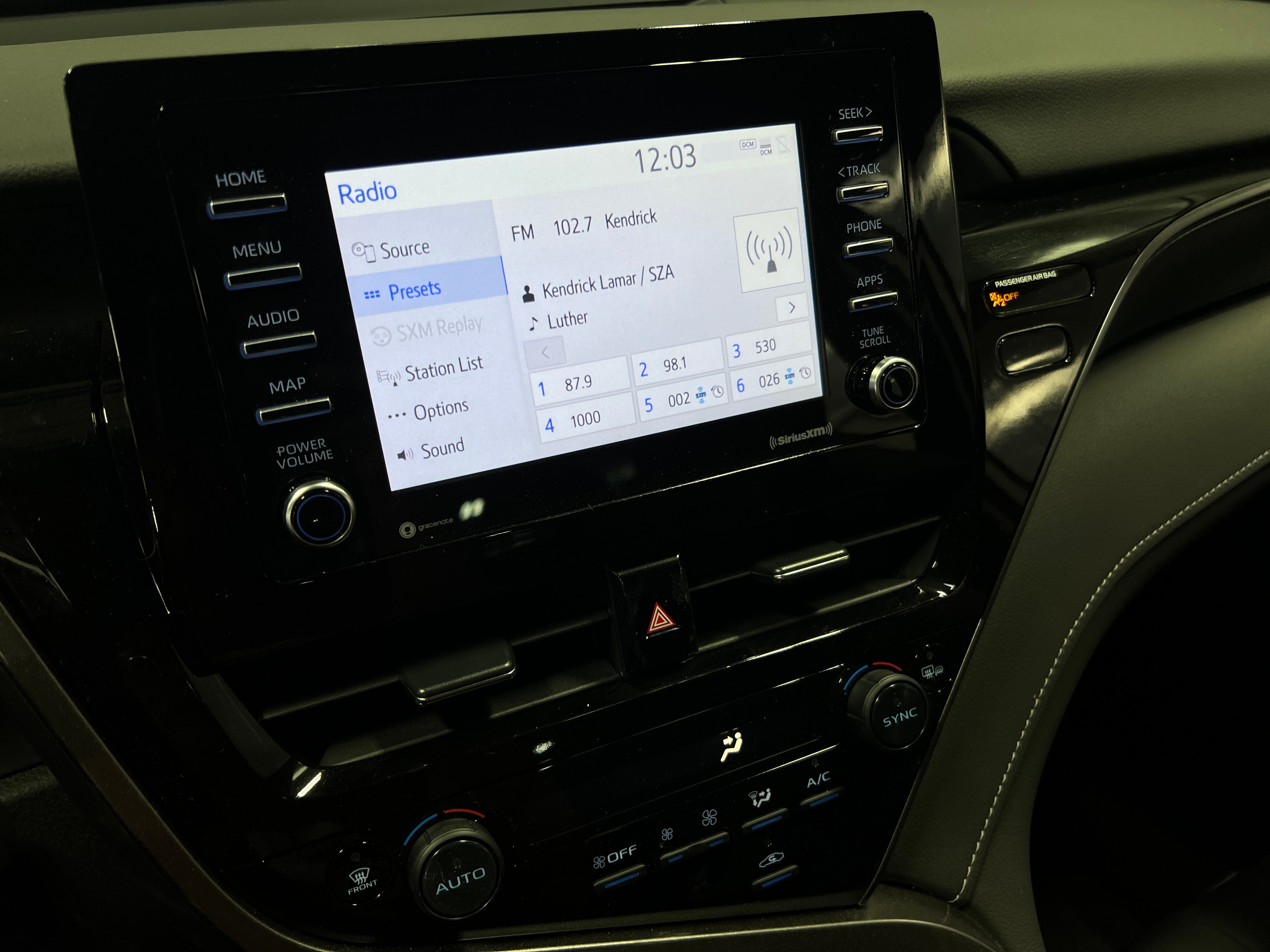 2024 Toyota Camry SE 3