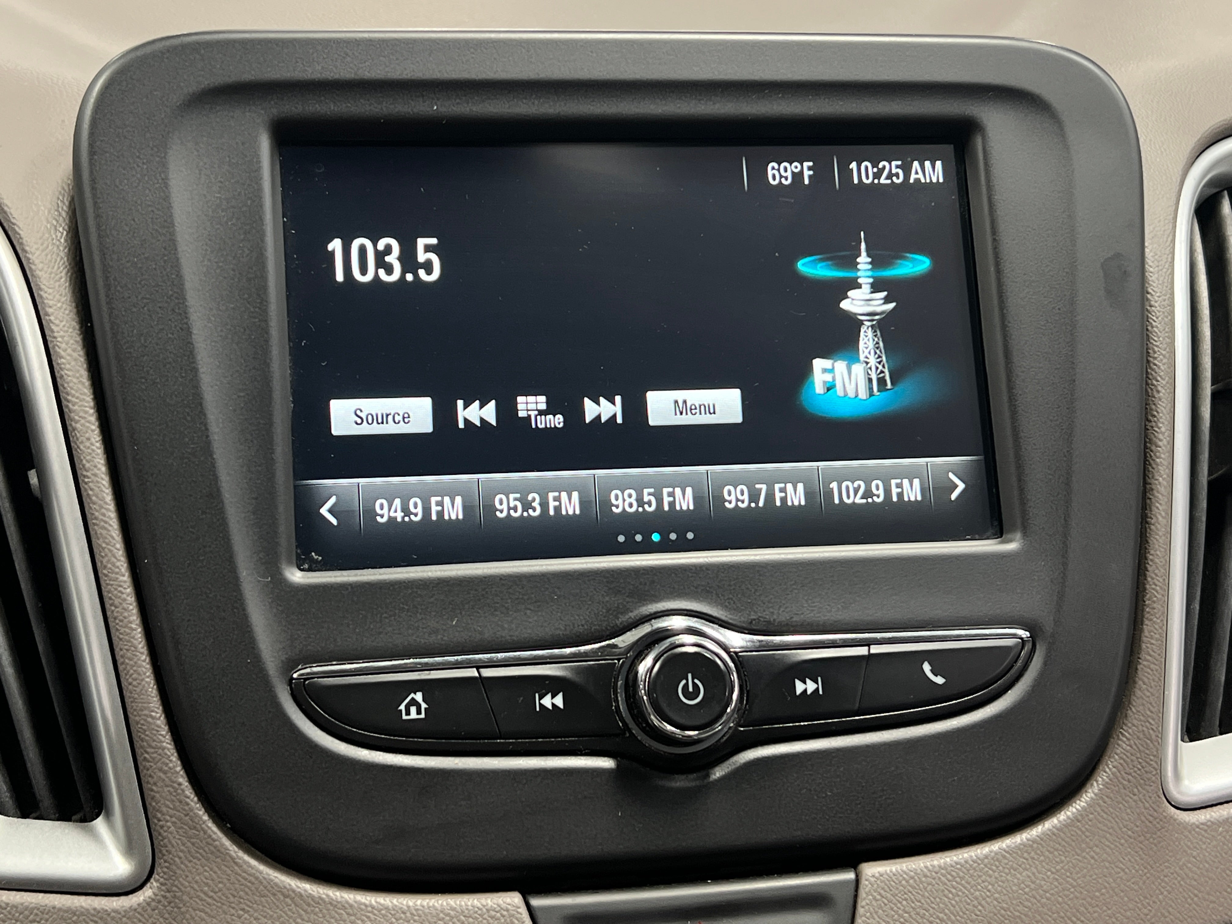 2017 Chevrolet Malibu LS 4