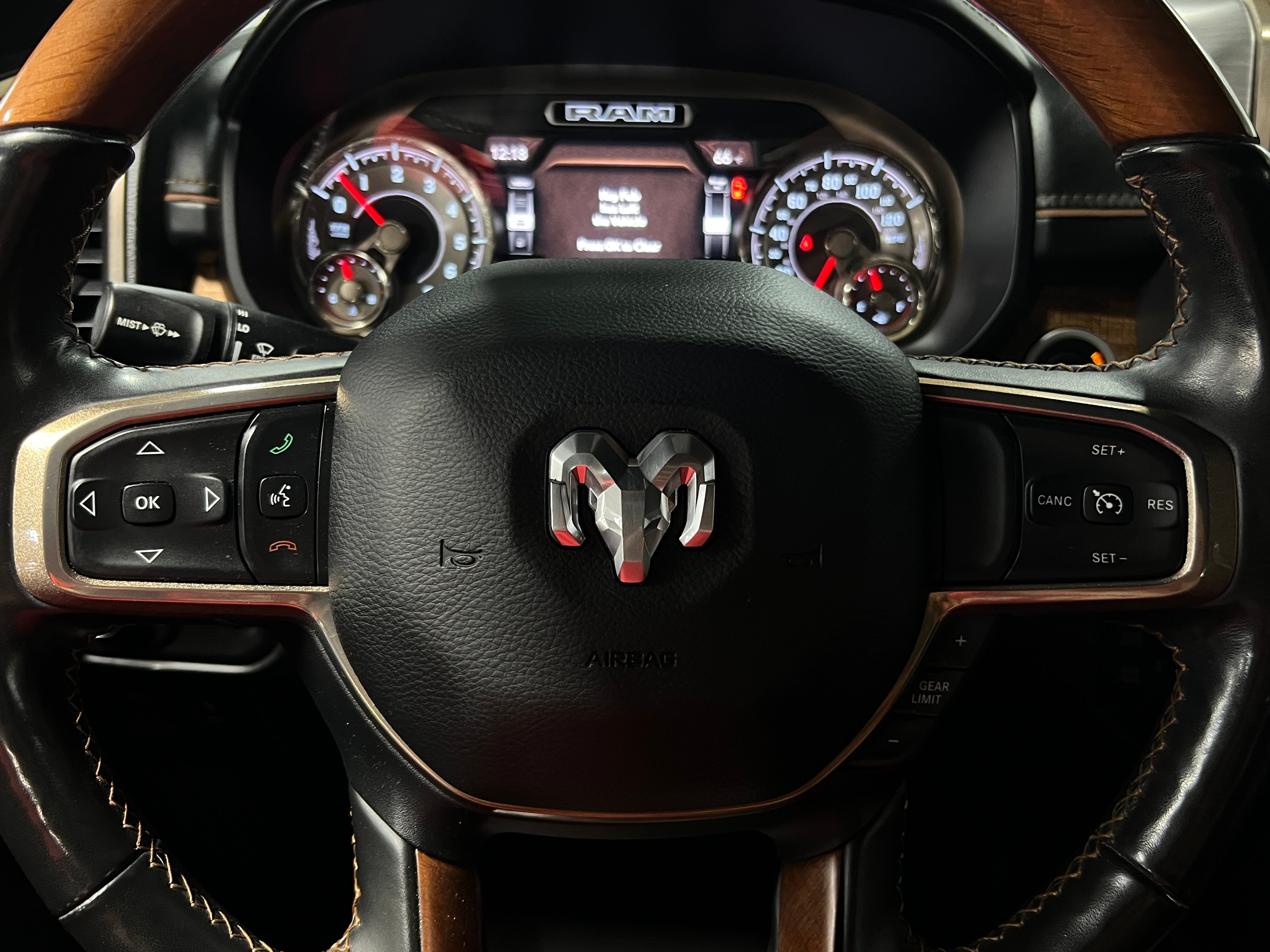 2019 RAM 1500 laramie Longhorn 4