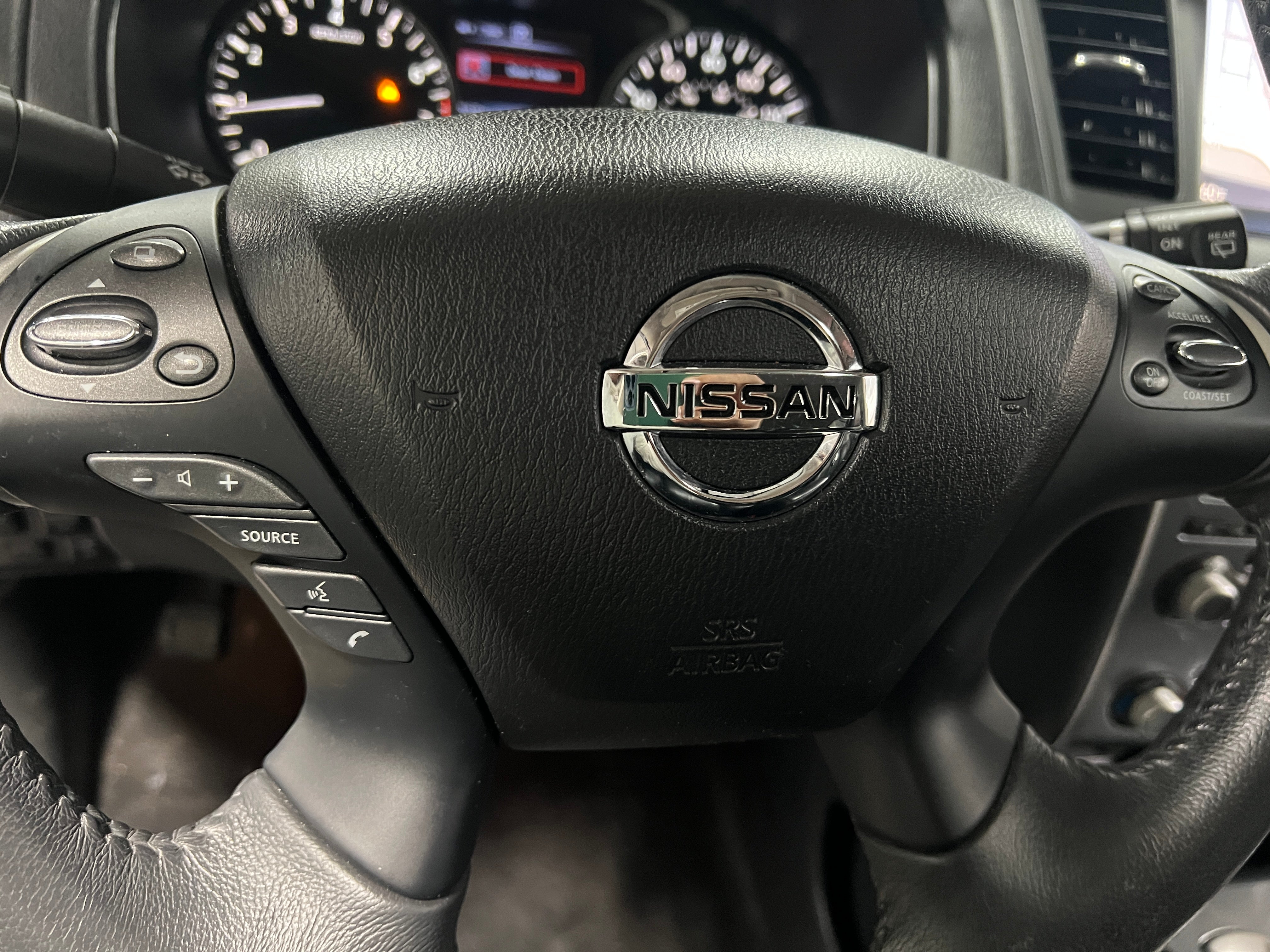 2017 Nissan Pathfinder SL 4