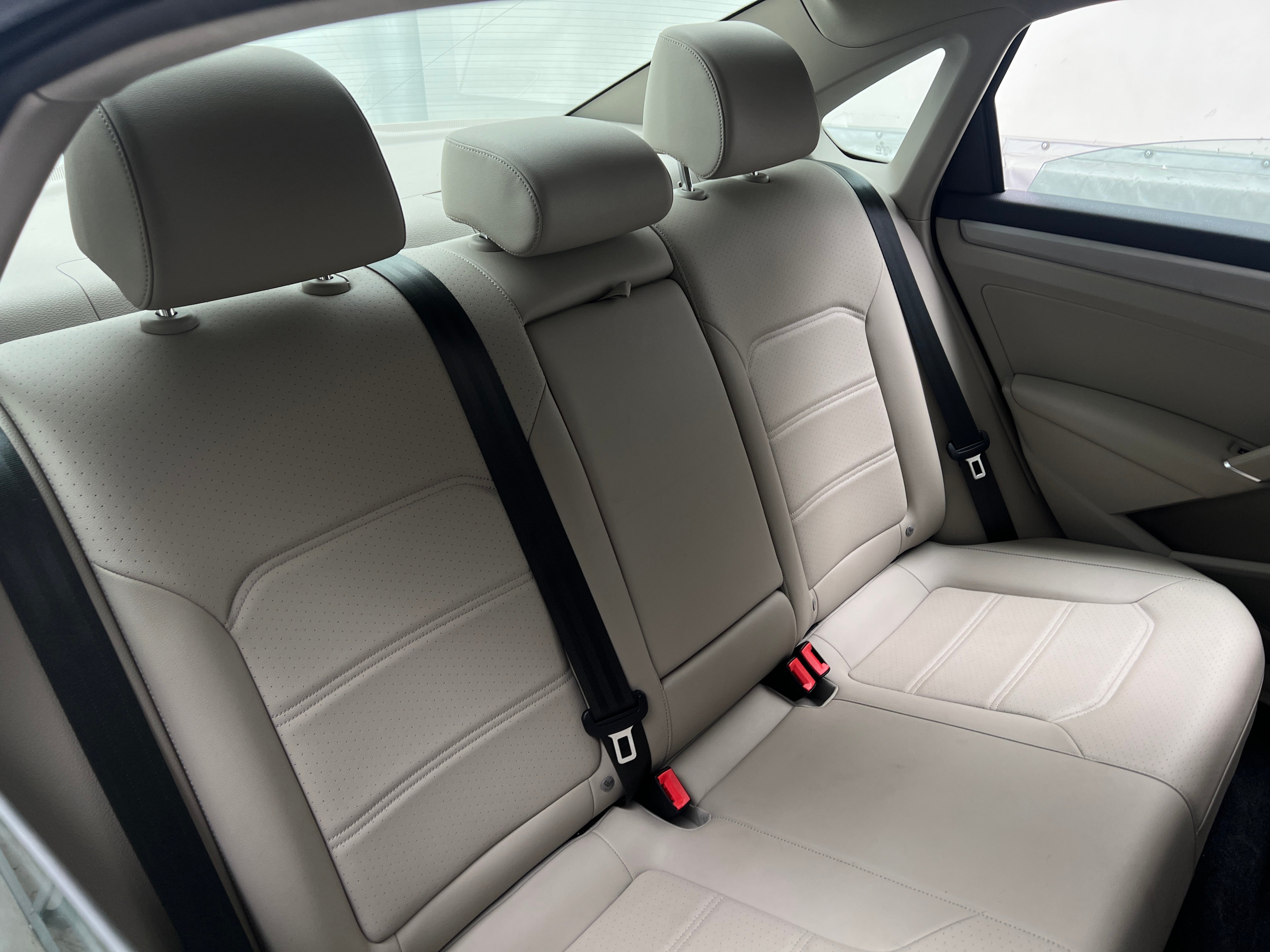 2020 Volkswagen Passat SE 5