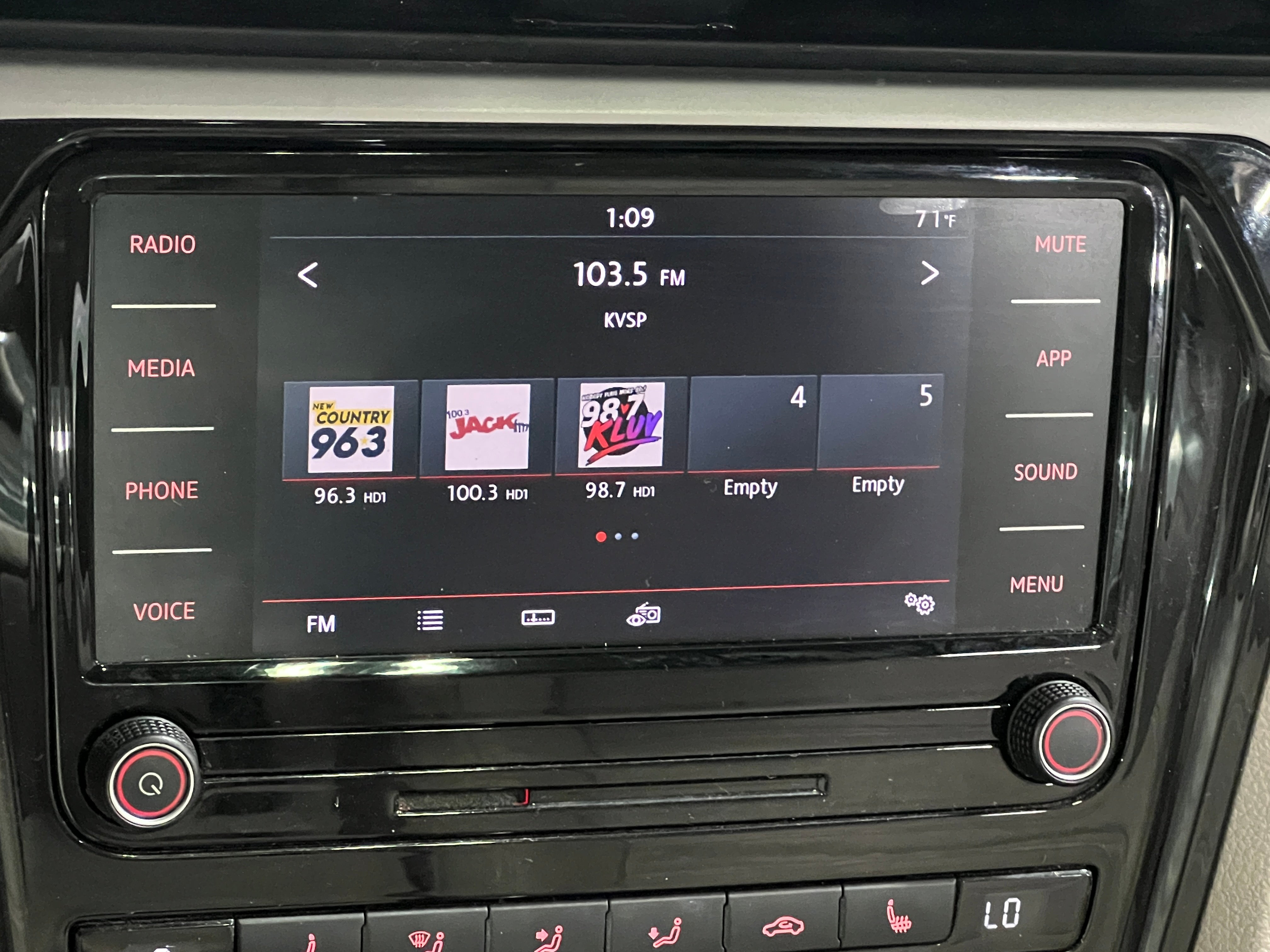 2020 Volkswagen Passat SE 3