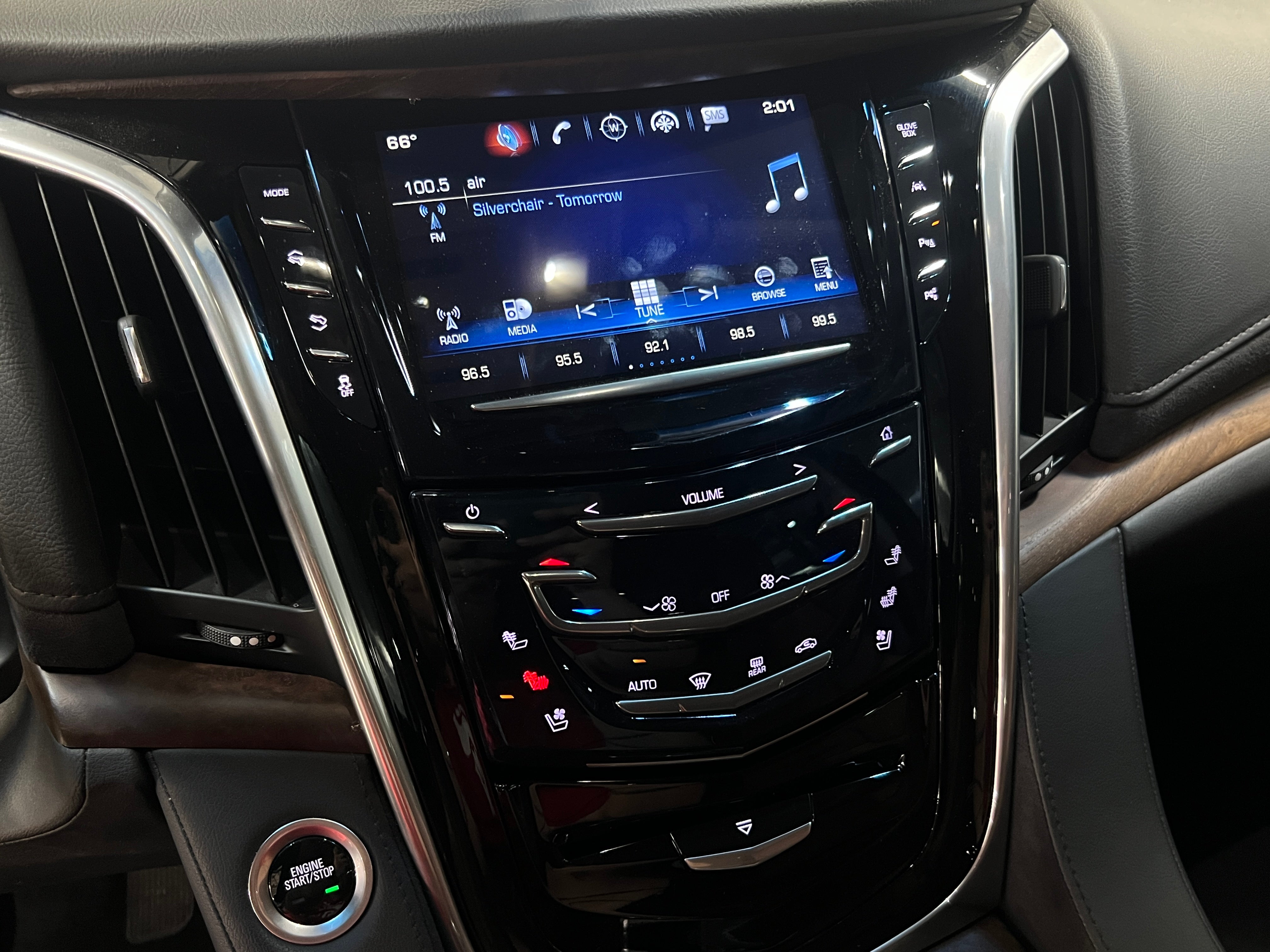 2020 Cadillac Escalade Premium Luxury 3