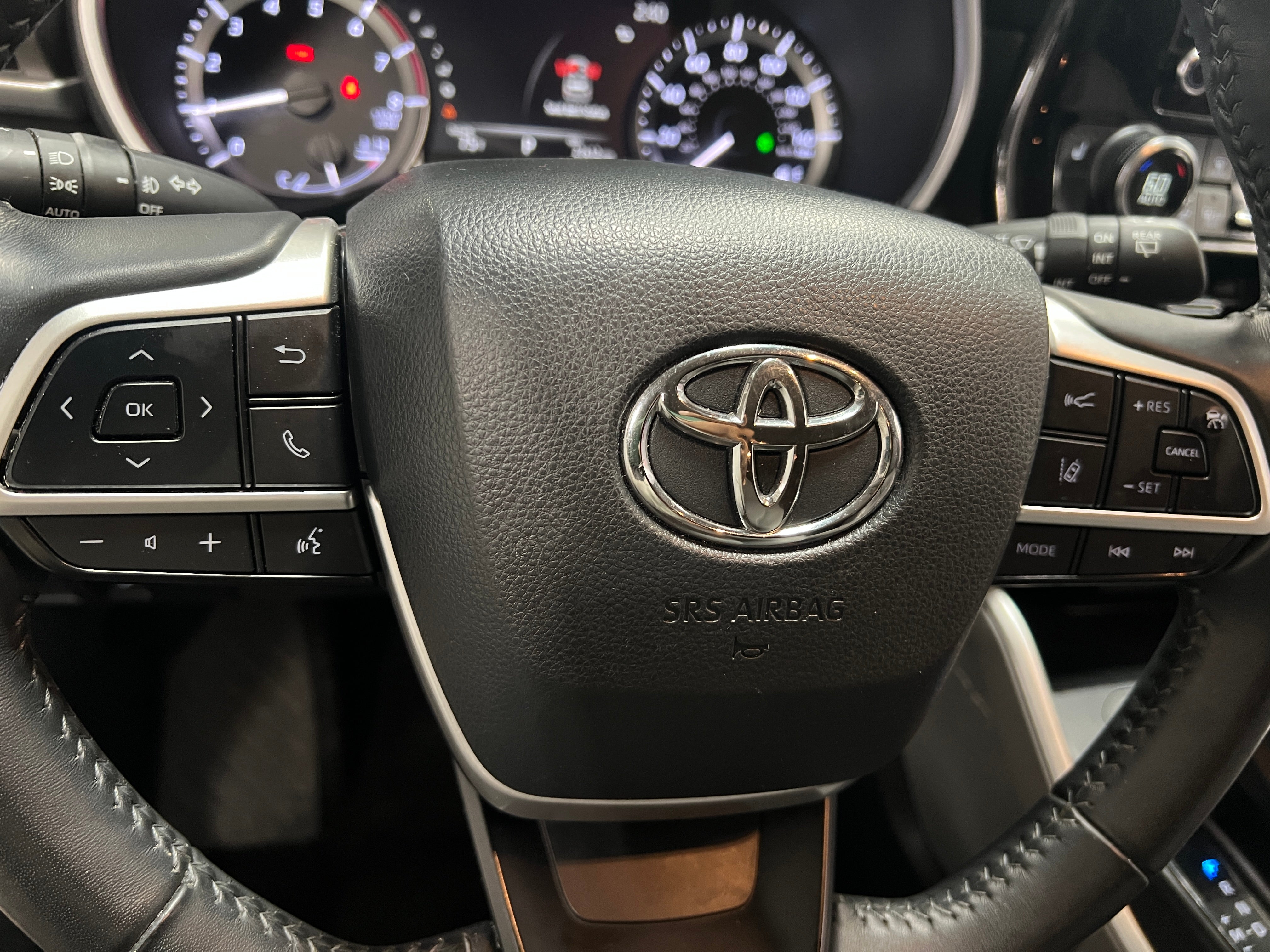 2023 Toyota Highlander XLE 4