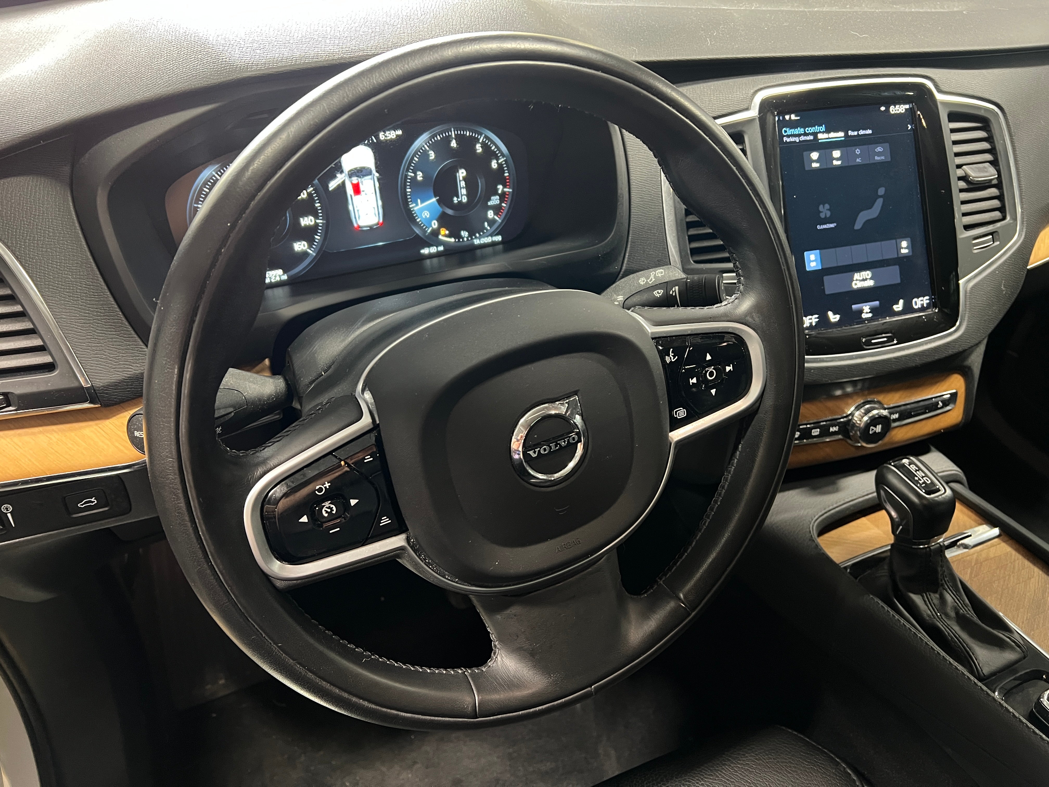 2021 Volvo XC90 T6 Momentum 4