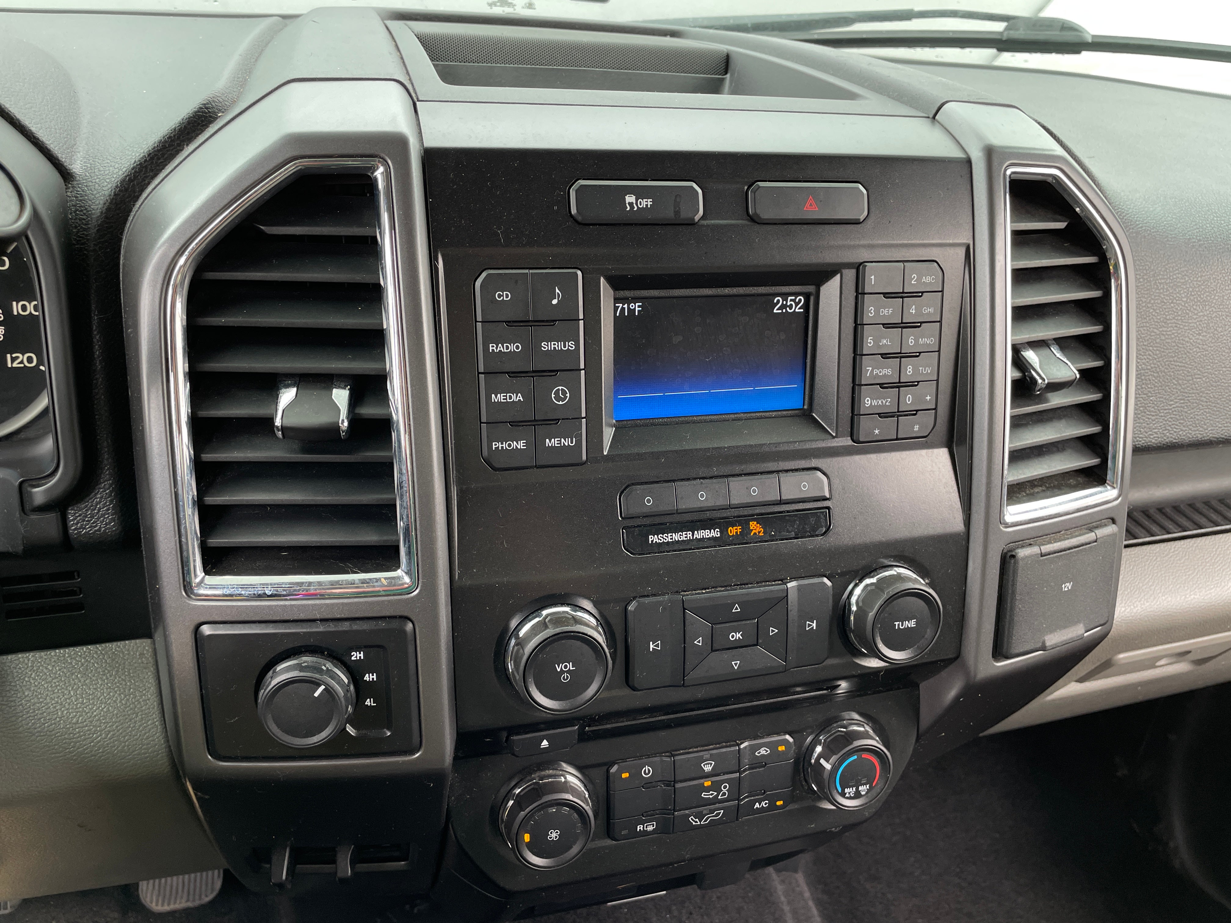2015 Ford Econoline E-150 4