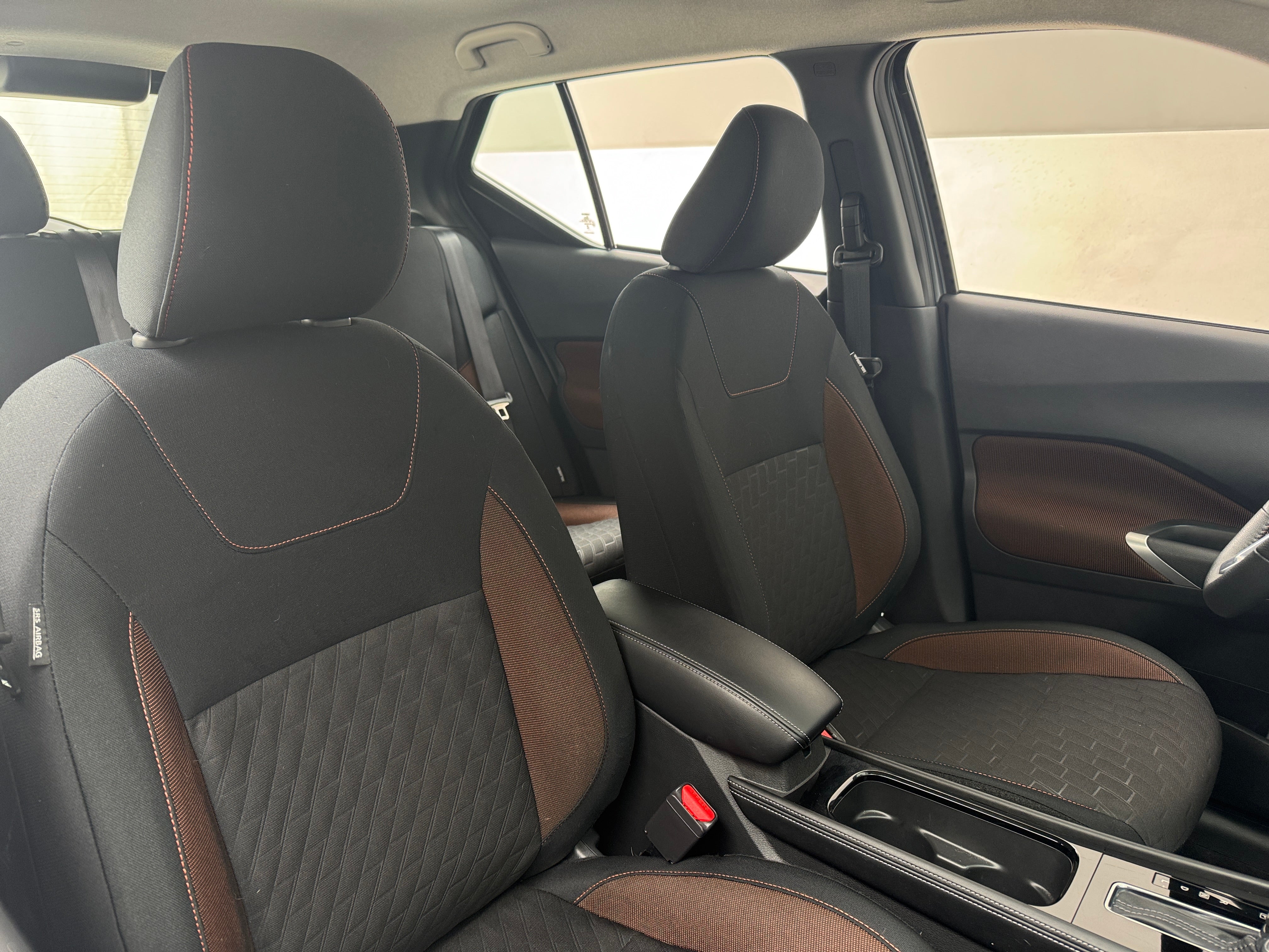 2024 Nissan Kicks SR 2
