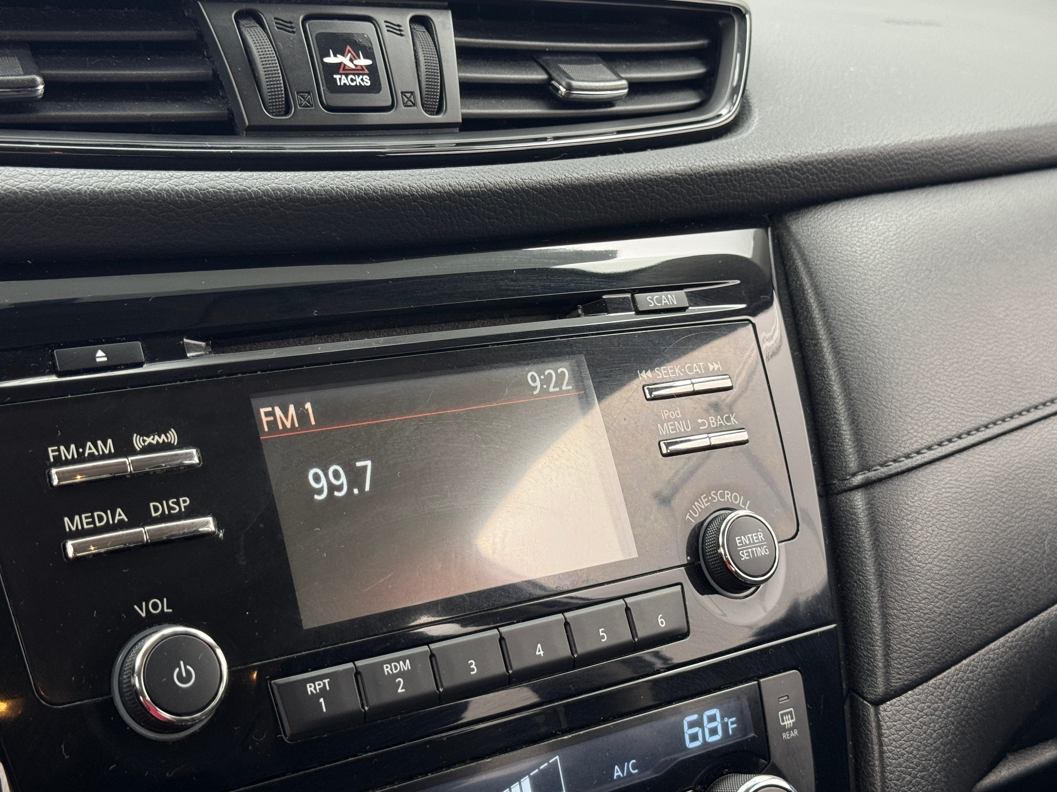 2017 Nissan Rogue SV 4