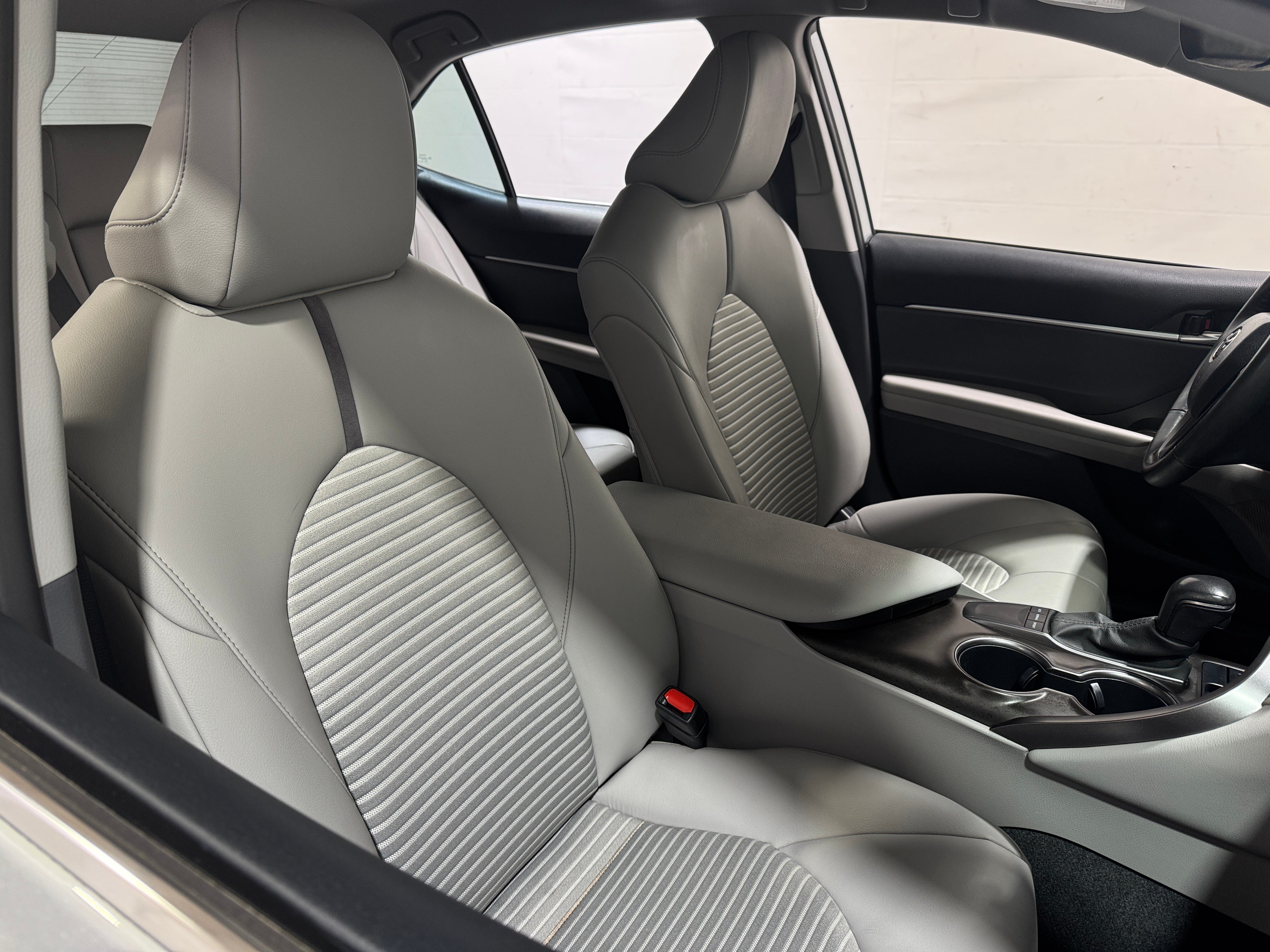 2023 Toyota Camry SE 2