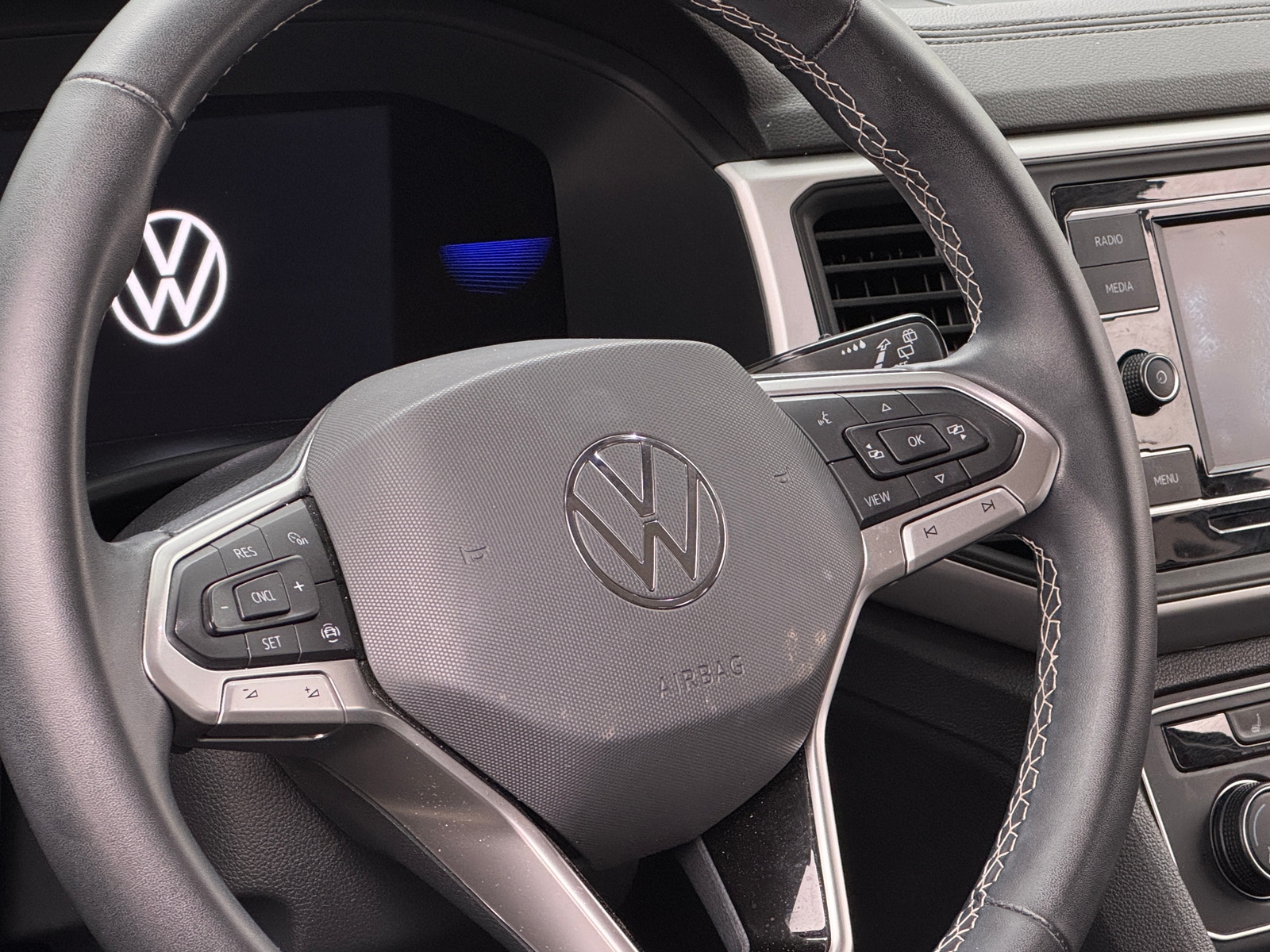 Thumbnail: 2022 Volkswagen Atlas - 4