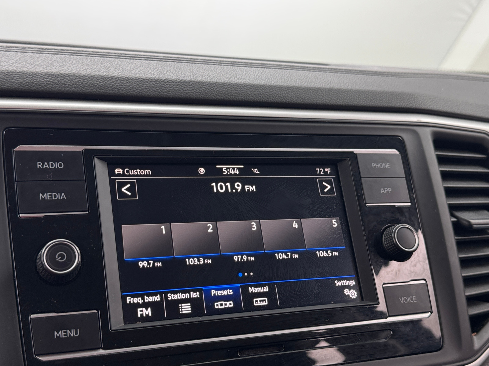 Thumbnail: 2022 Volkswagen Atlas - 3