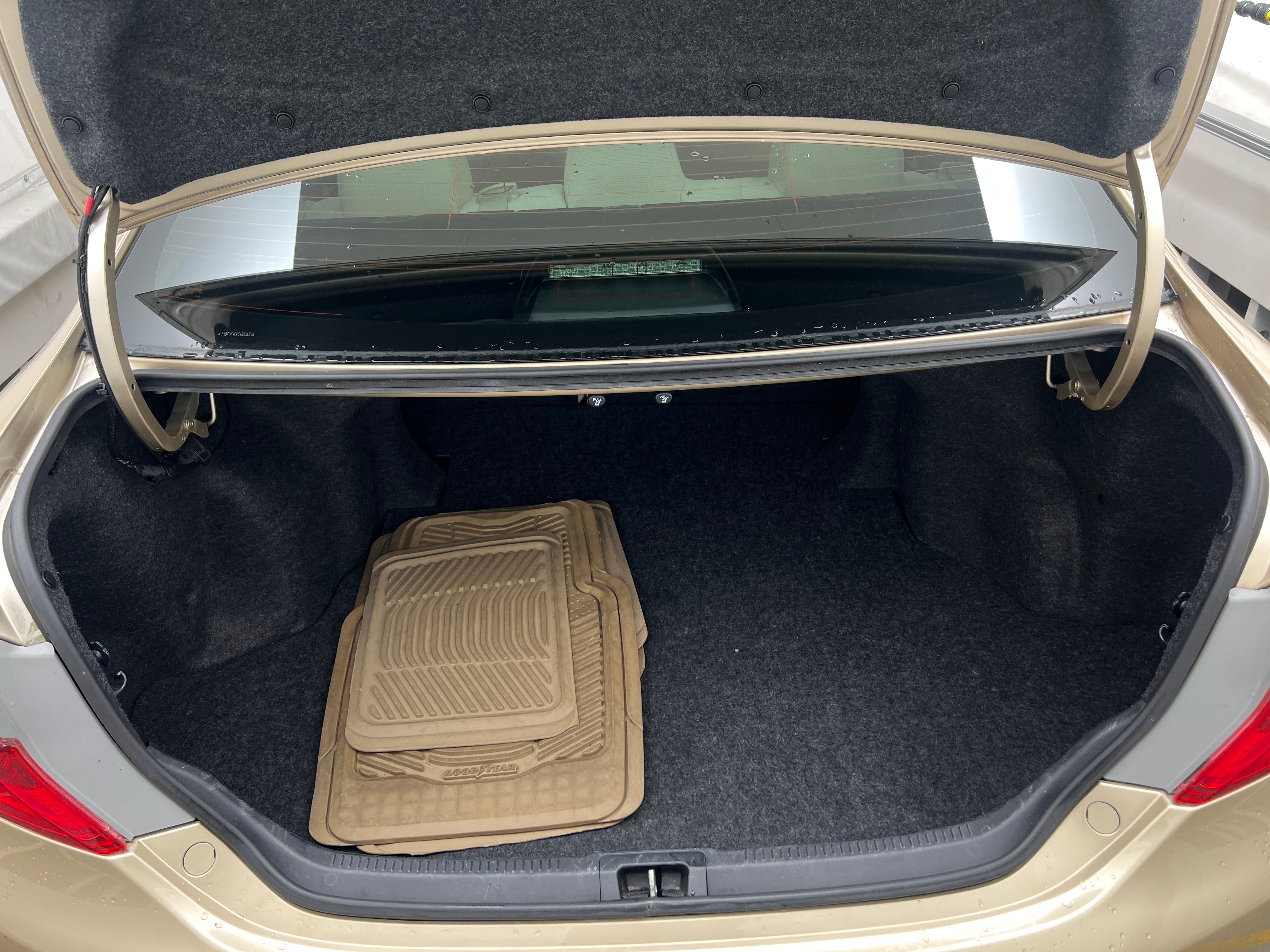 2012 Toyota Camry LE 7