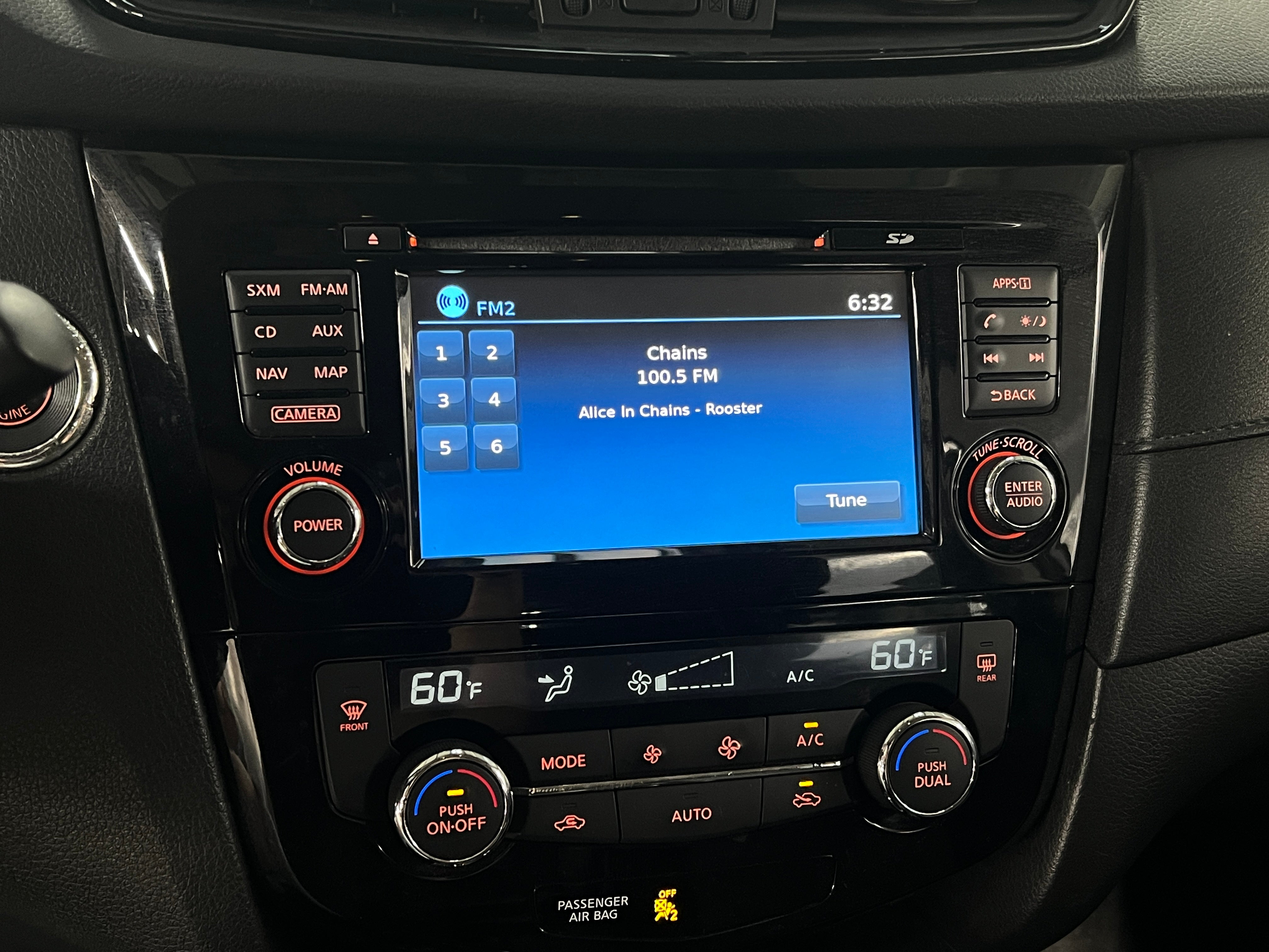 2017 Nissan Rogue SV 4
