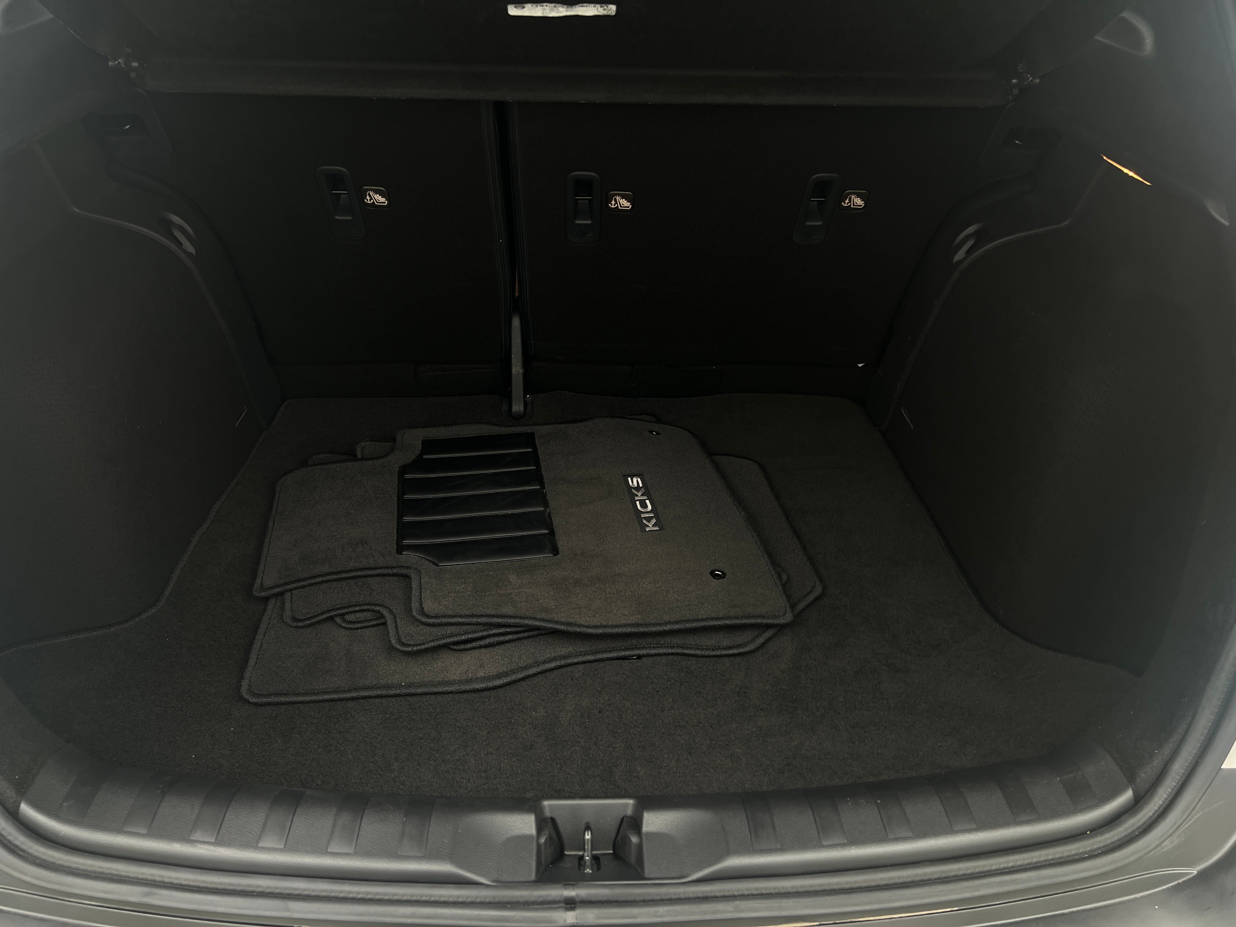 2020 Nissan Kicks SR 7