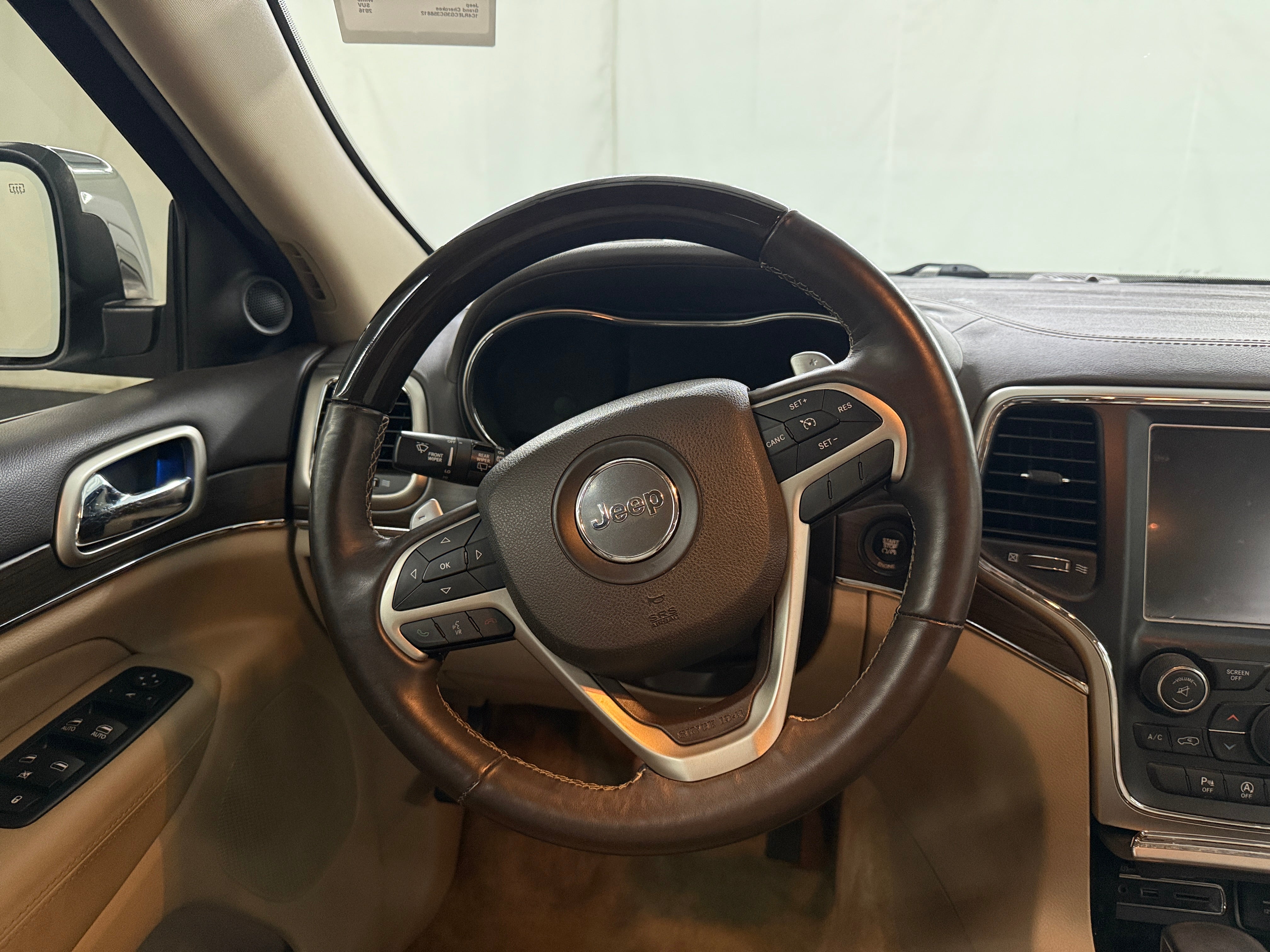2016 Jeep Grand Cherokee Overland 4
