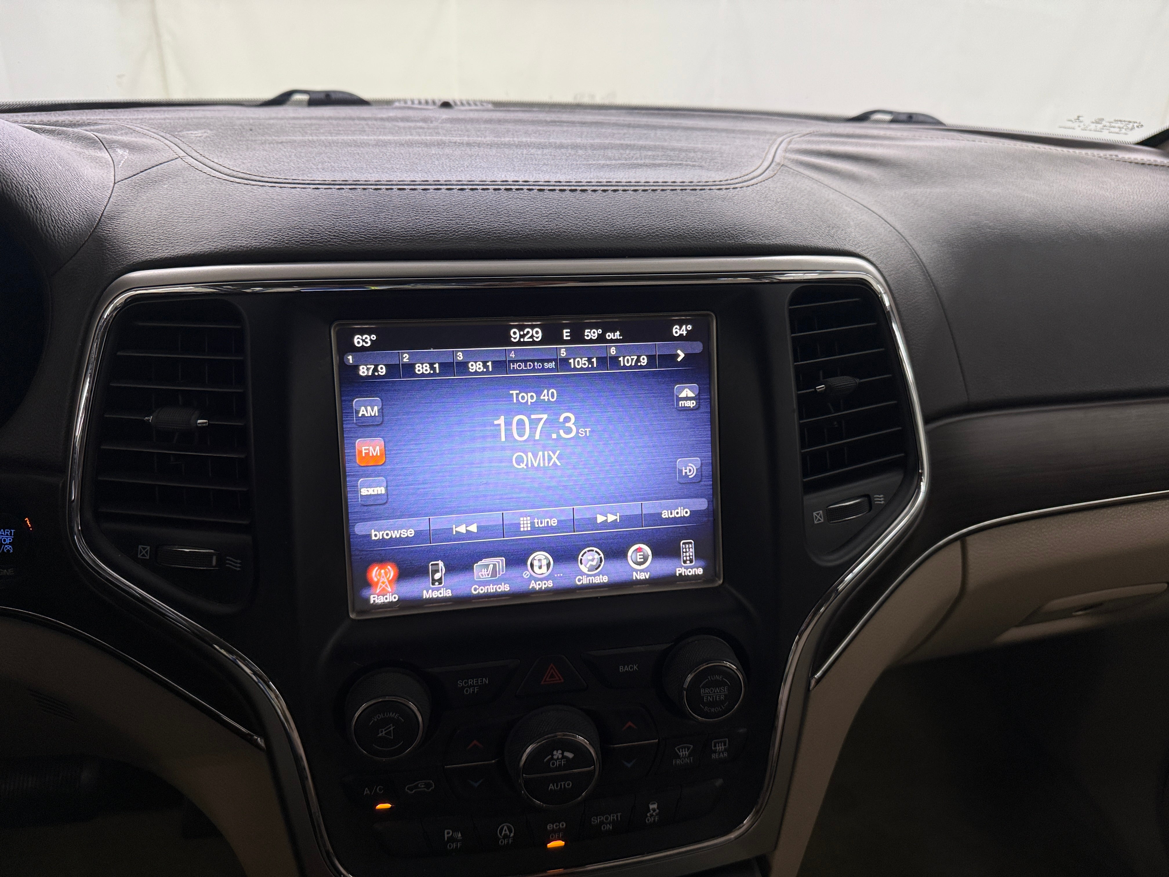 2016 Jeep Grand Cherokee Overland 3