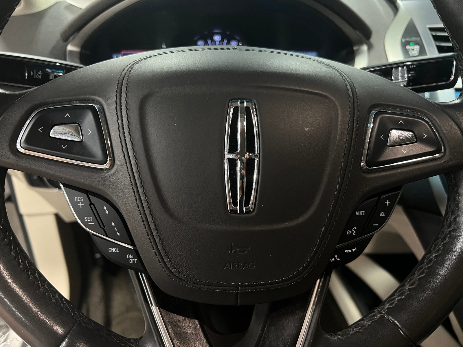 Thumbnail: 2019 Lincoln MKZ - 4