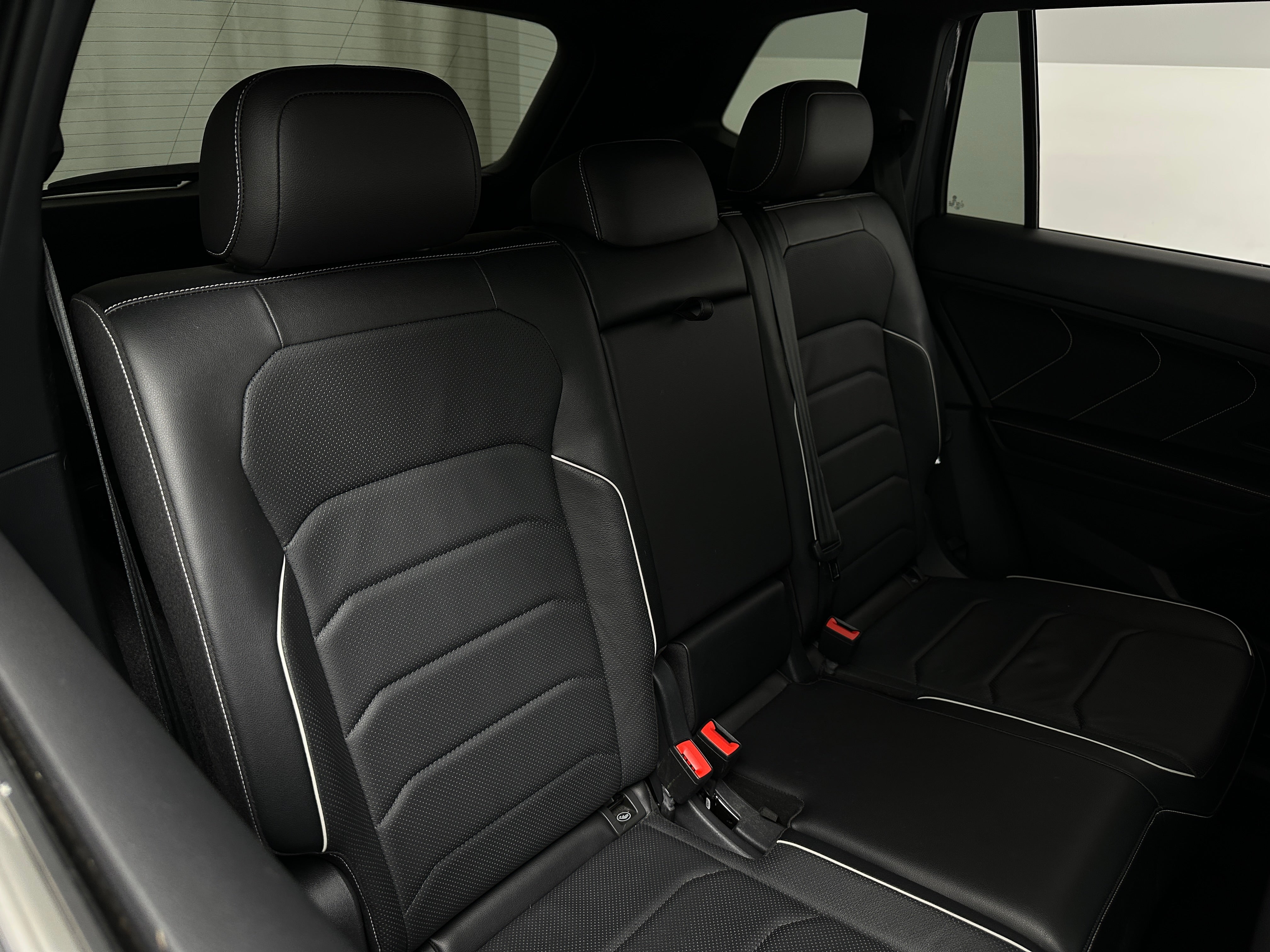 2022 Volkswagen Tiguan SE R-Line 5