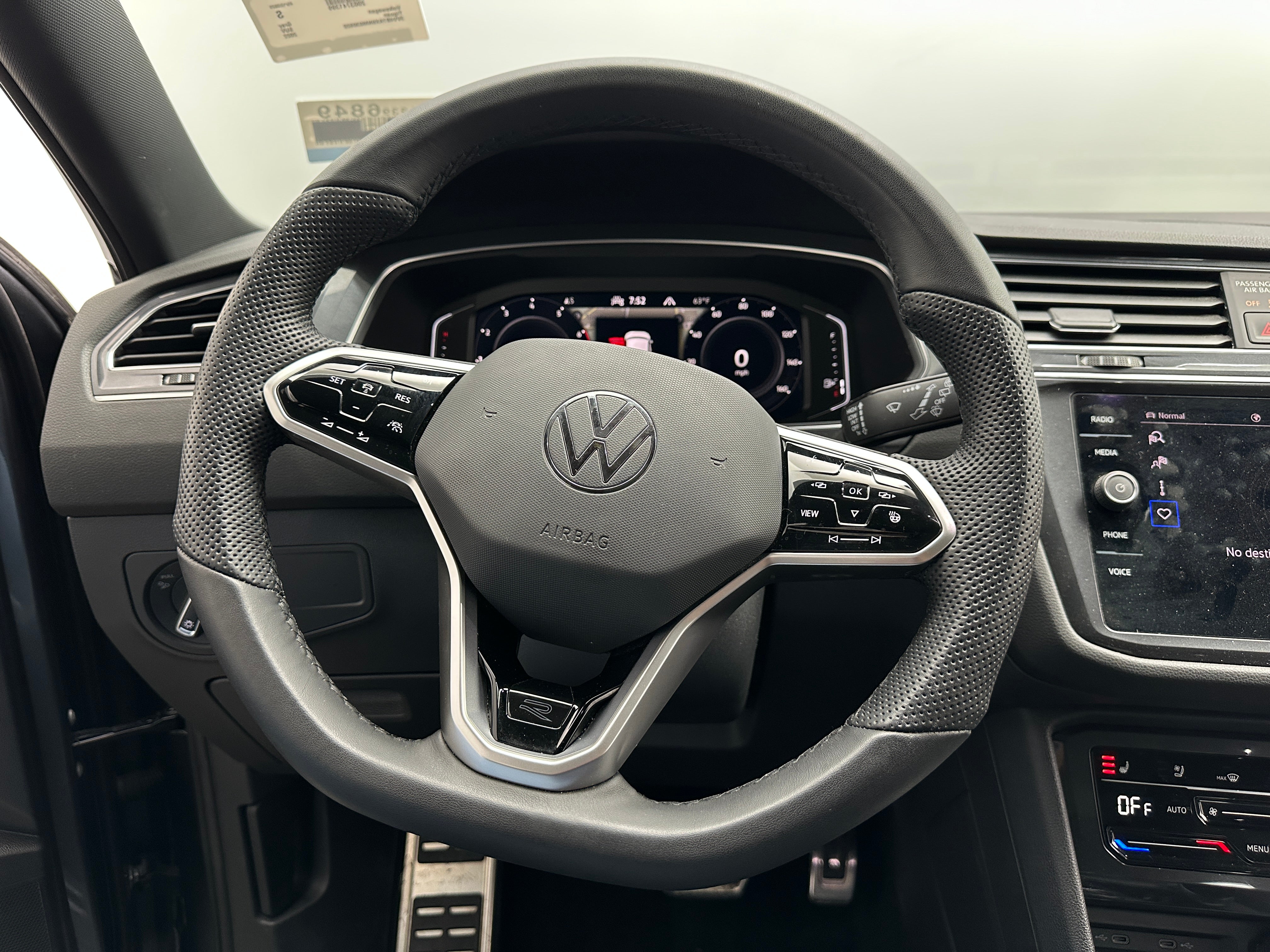 2022 Volkswagen Tiguan SE R-Line 4
