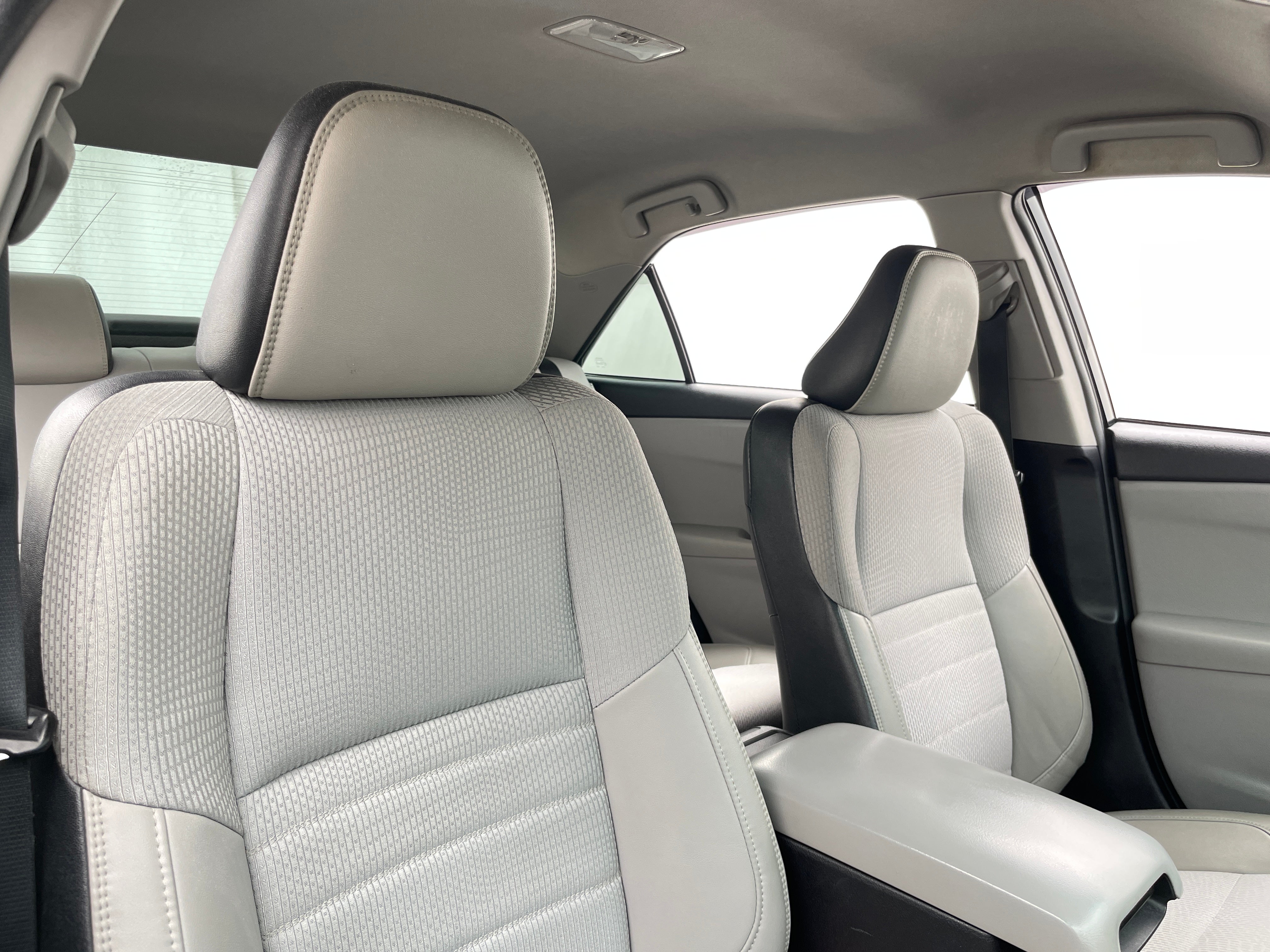 2016 Toyota Camry SE 2