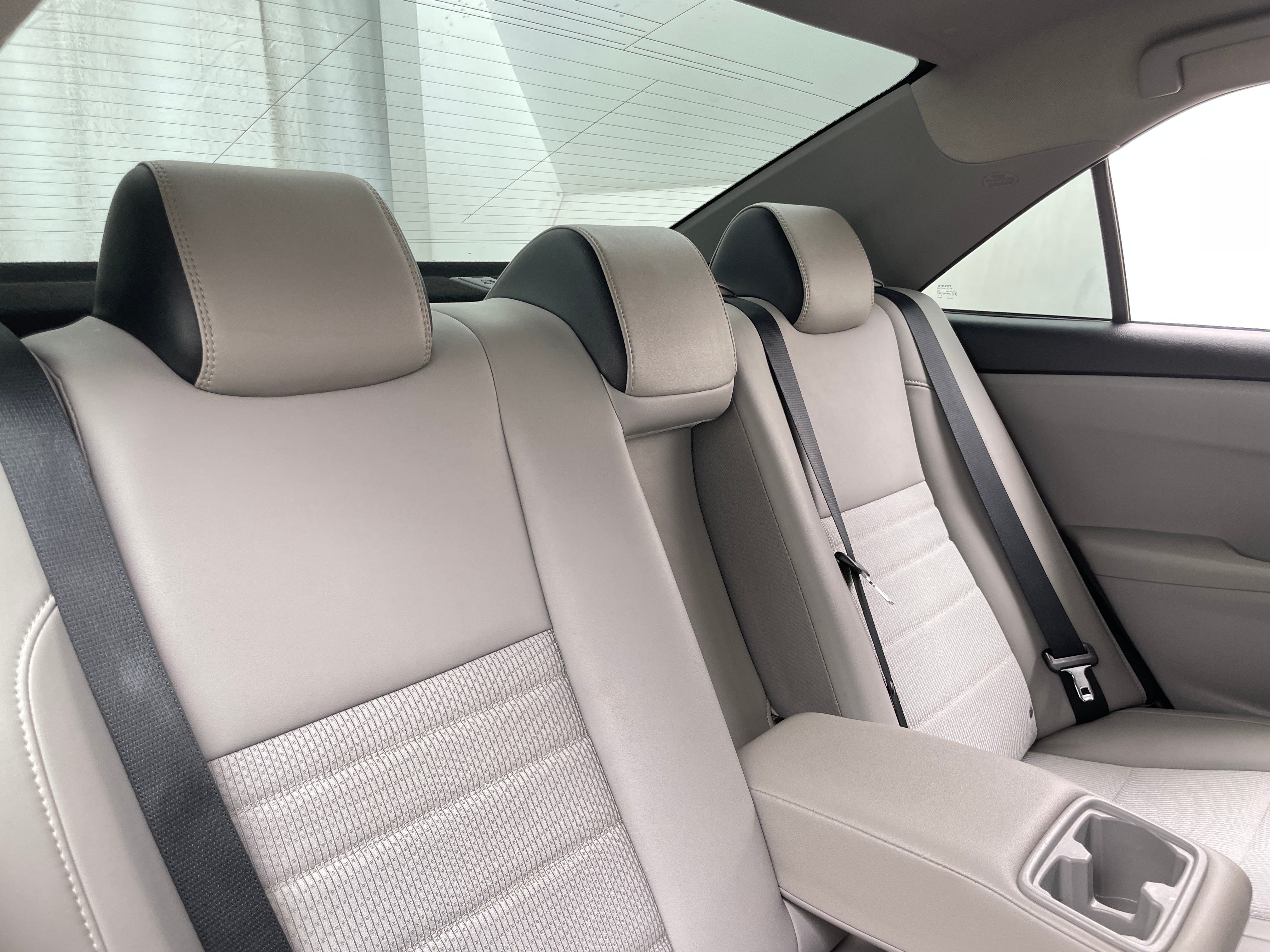 2016 Toyota Camry SE 6
