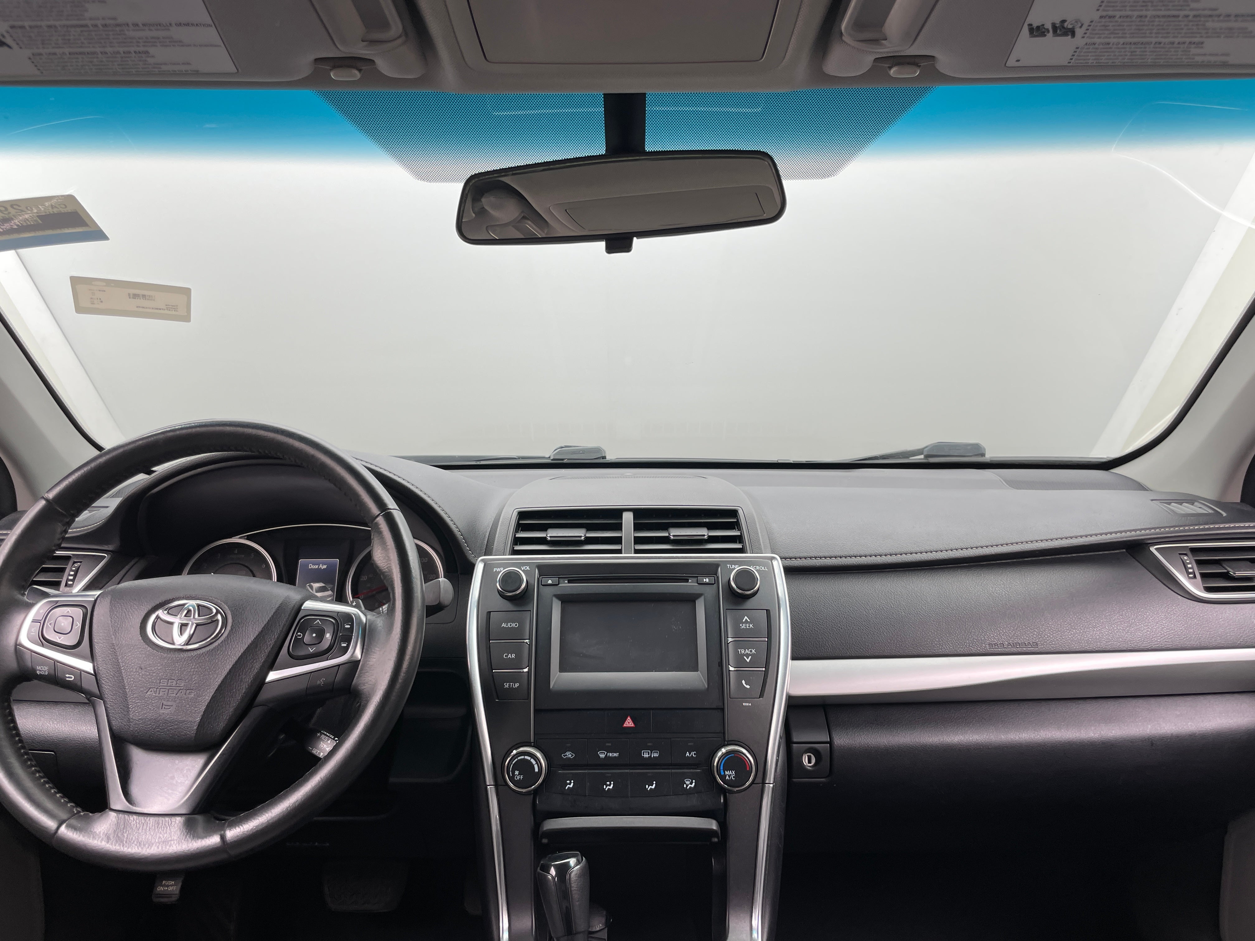 2016 Toyota Camry SE 3